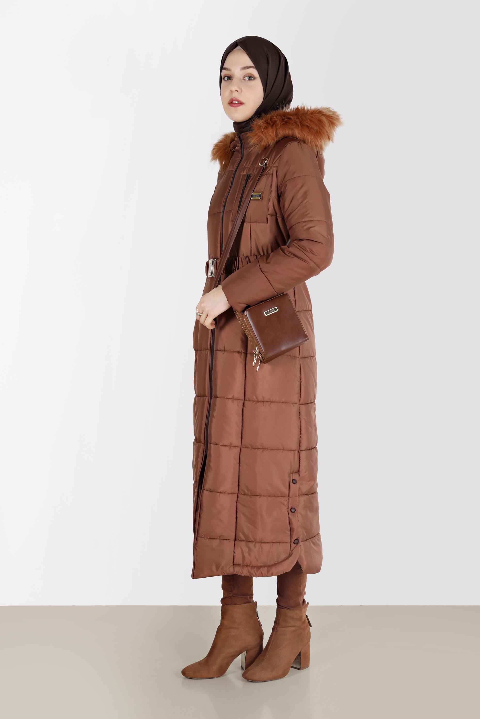 Vêtements hijab TABA MANTEAU À CAPUCHE EN FOURRURE À DÉTAILS PRESSION 90213