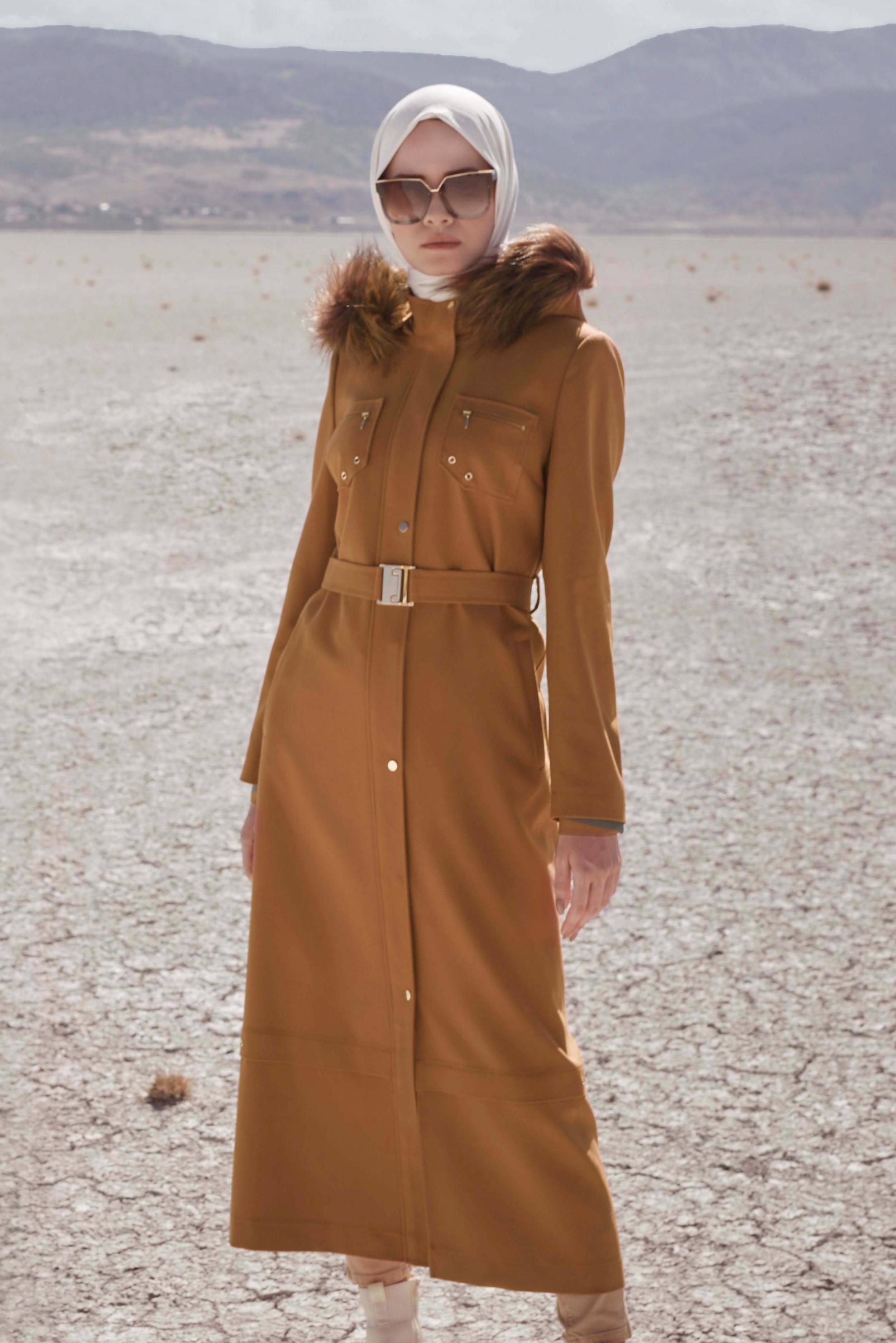 Vêtements hijab JAUNE MANTEAU À CAPUCHE FOURRURE CEINTURÉE 90215