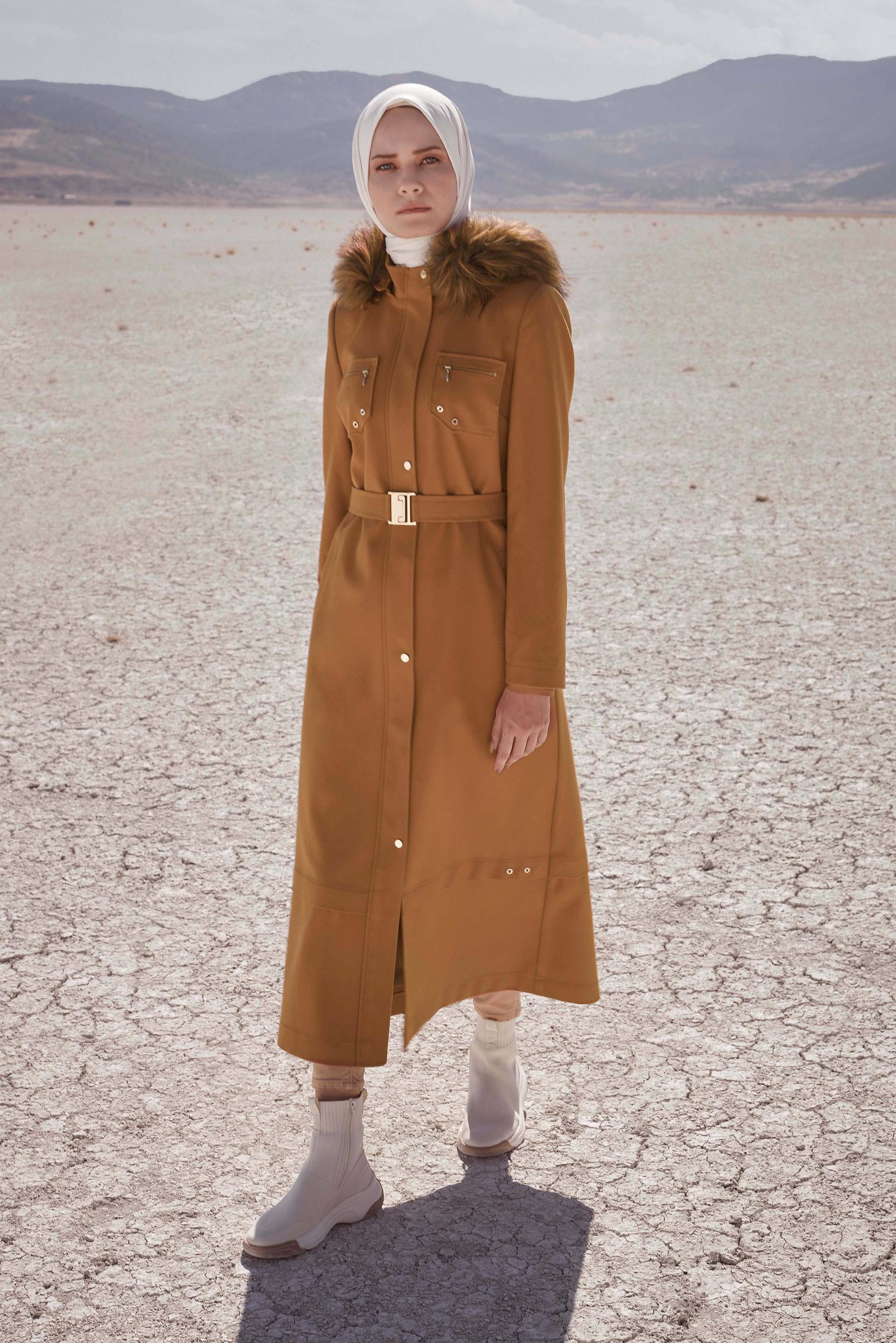 Vêtements hijab JAUNE MANTEAU À CAPUCHE FOURRURE CEINTURÉE 90215