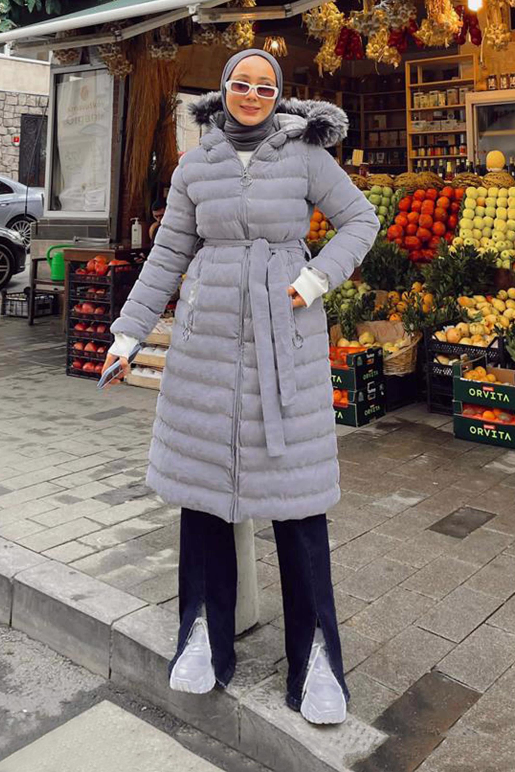 Tesettür giyim GRİ KAPÜŞONU KÜRK DETAYLI MONT 90287 