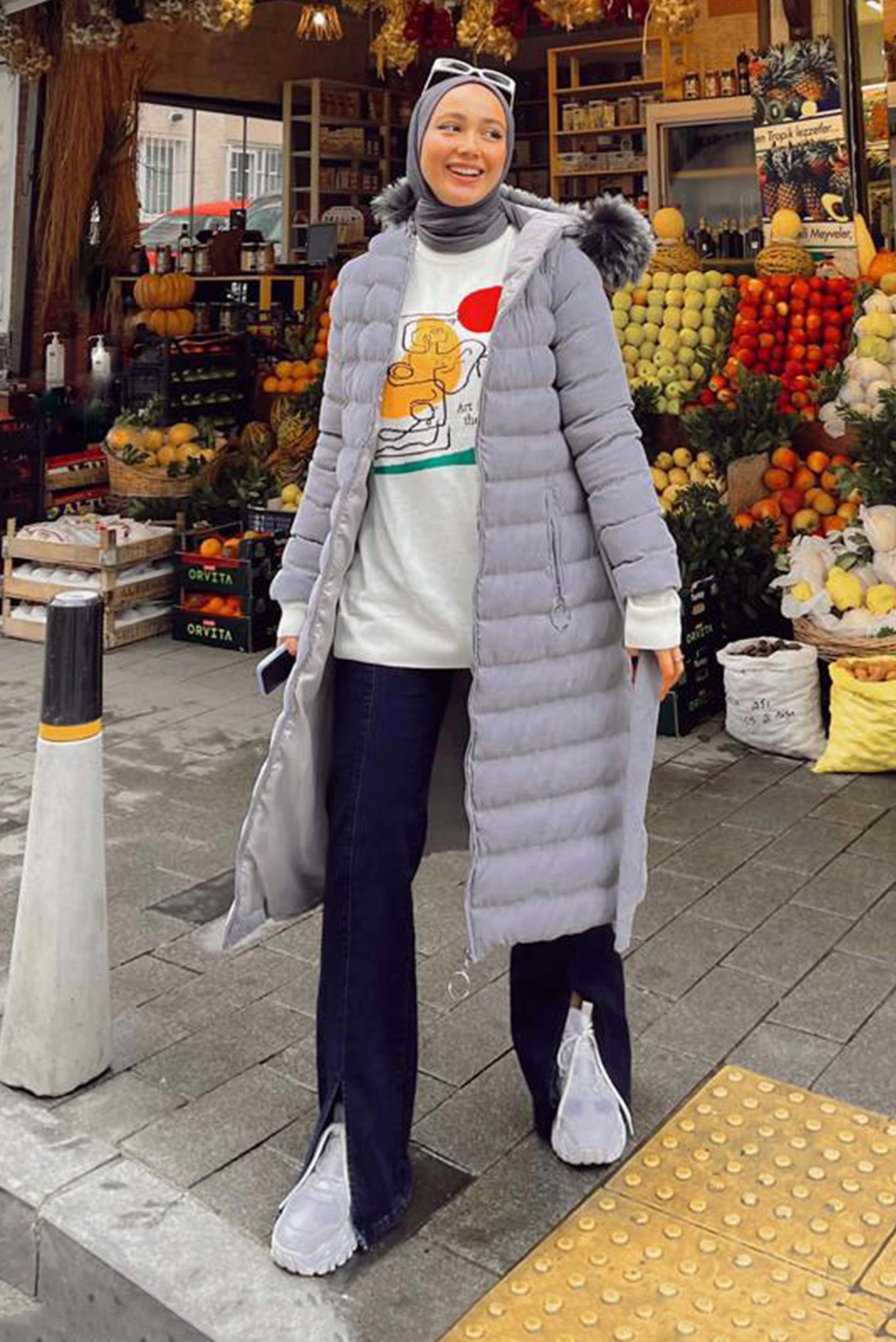 Tesettür giyim GRİ KAPÜŞONU KÜRK DETAYLI MONT 90287 