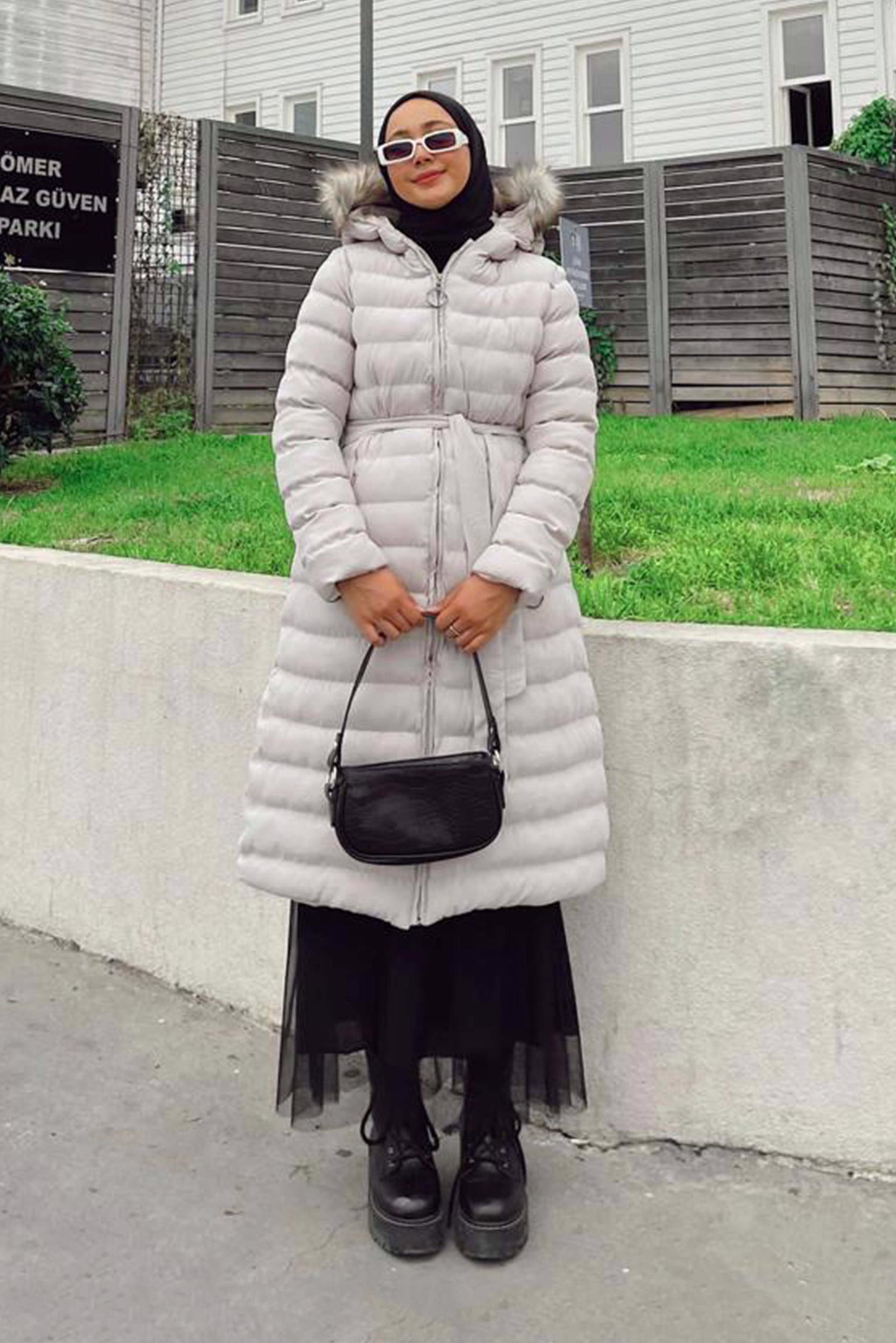 Vêtements hijab BEIGE MANTEAU DOUDOUNE À CAPUCHE EN FOURRURE 90287