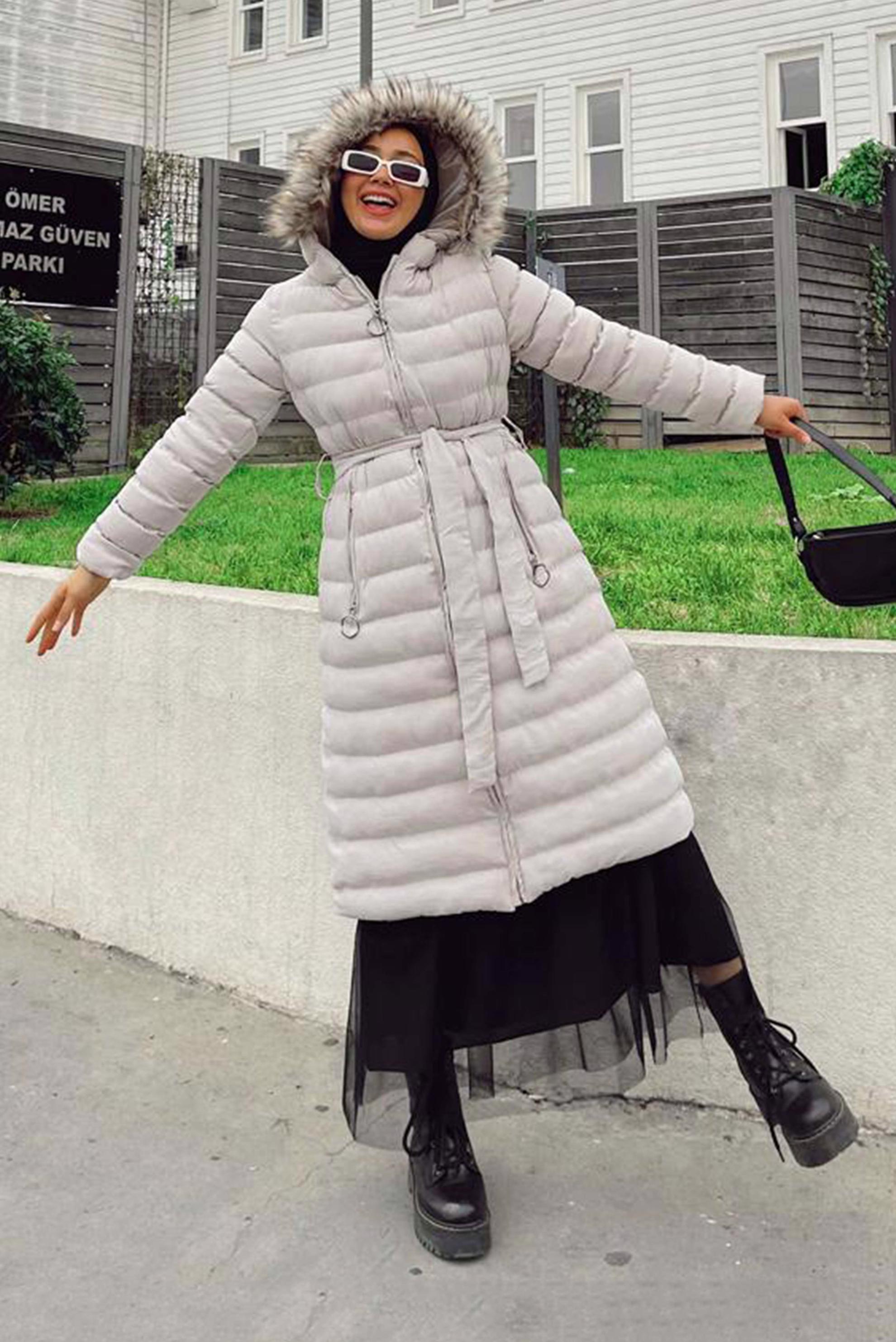 Vêtements hijab BEIGE MANTEAU DOUDOUNE À CAPUCHE EN FOURRURE 90287