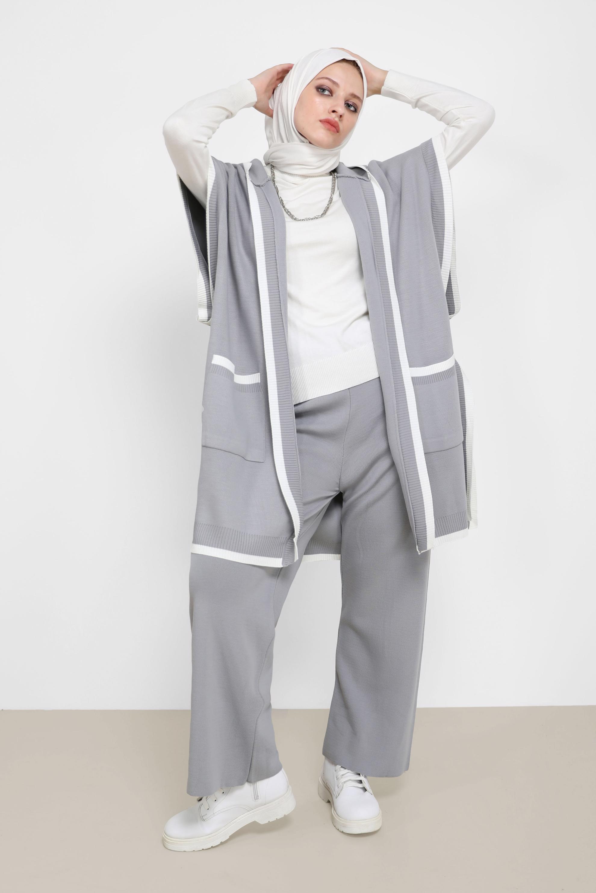 Tesettür giyim GRİ KAPÜŞONLU TRİKO PANÇO 42120 