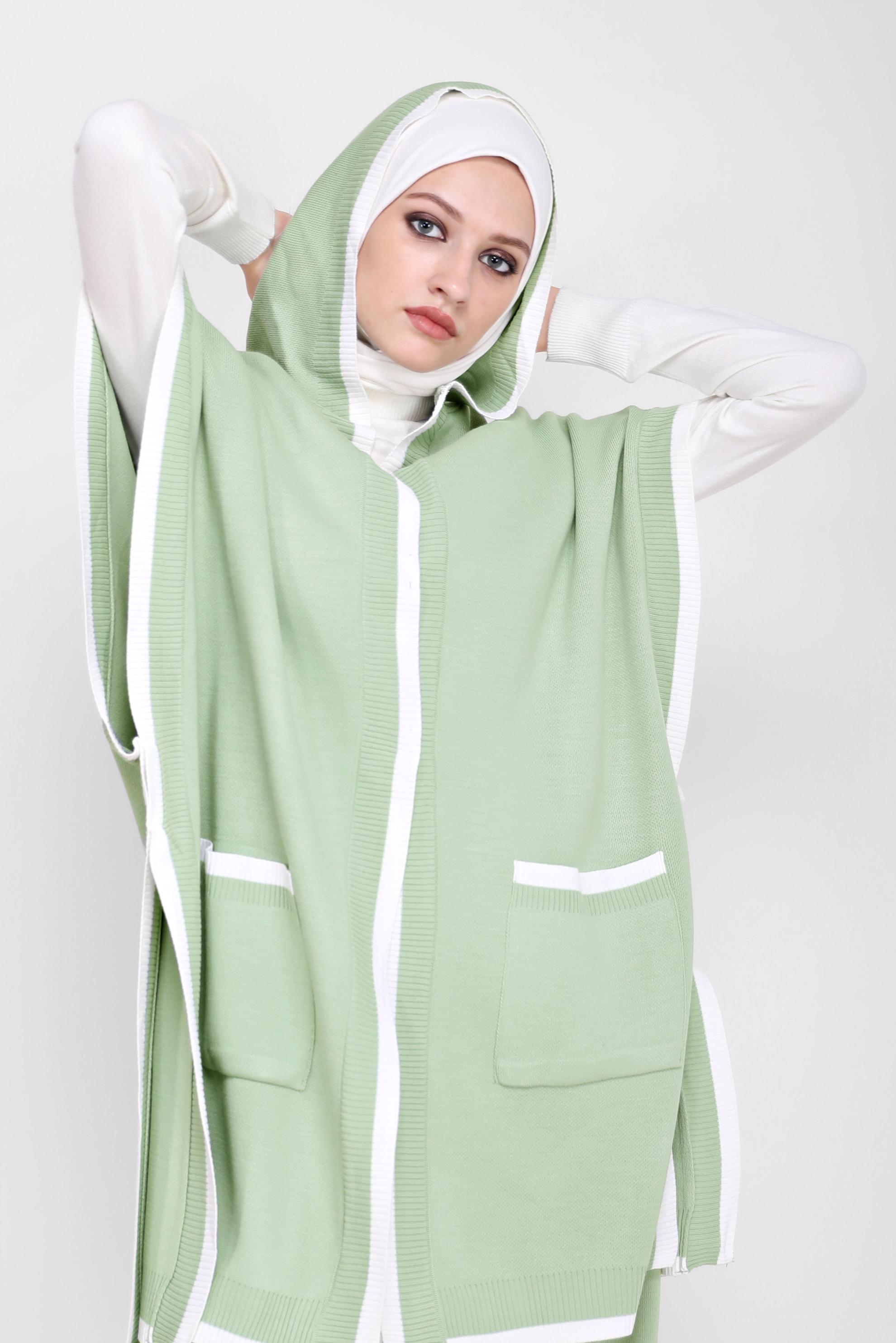 Tesettür giyim YEŞİL KAPÜŞONLU TRİKO PANÇO 42120 