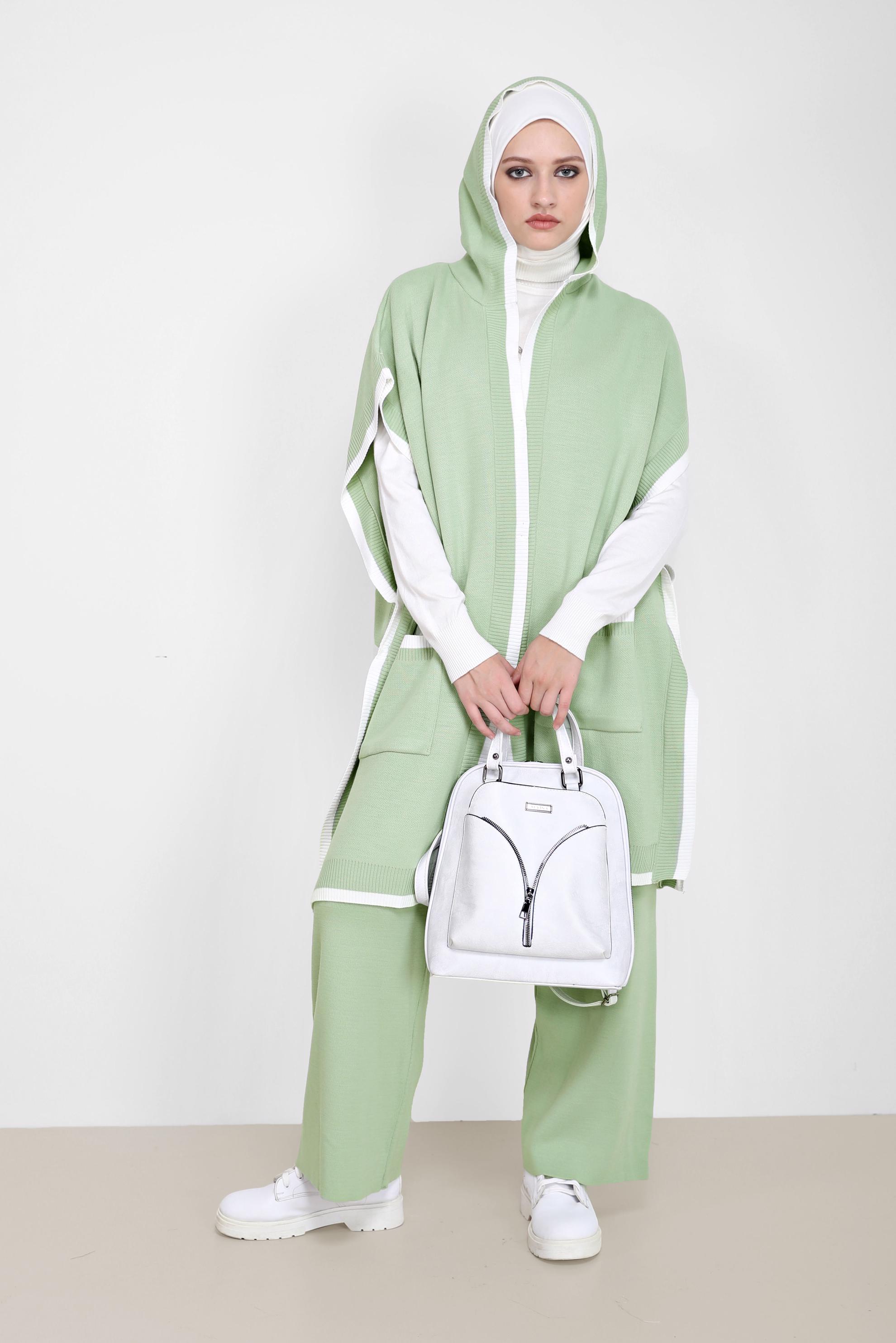 Tesettür giyim YEŞİL KAPÜŞONLU TRİKO PANÇO 42120 