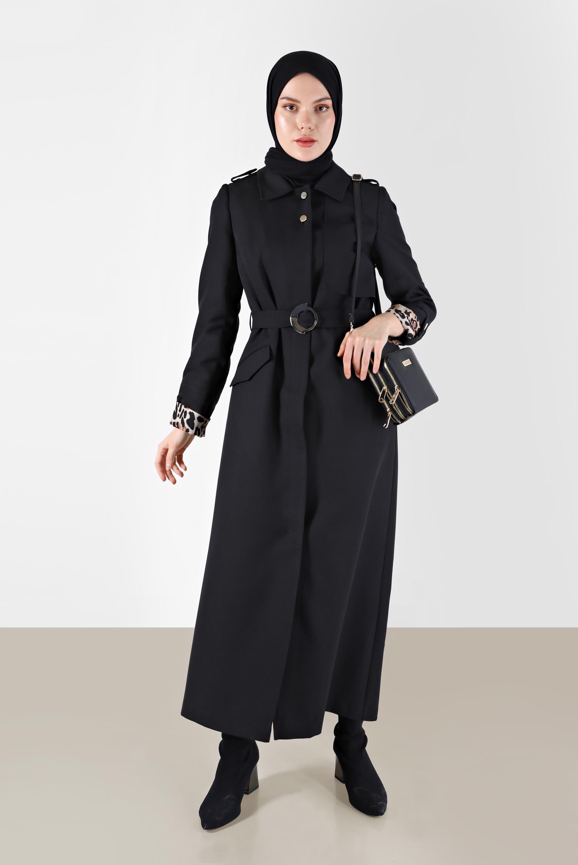 Tesettür giyim SİYAH LEOPAR DESEN DETAYLI KUŞAKLI PARDESÜ 10460