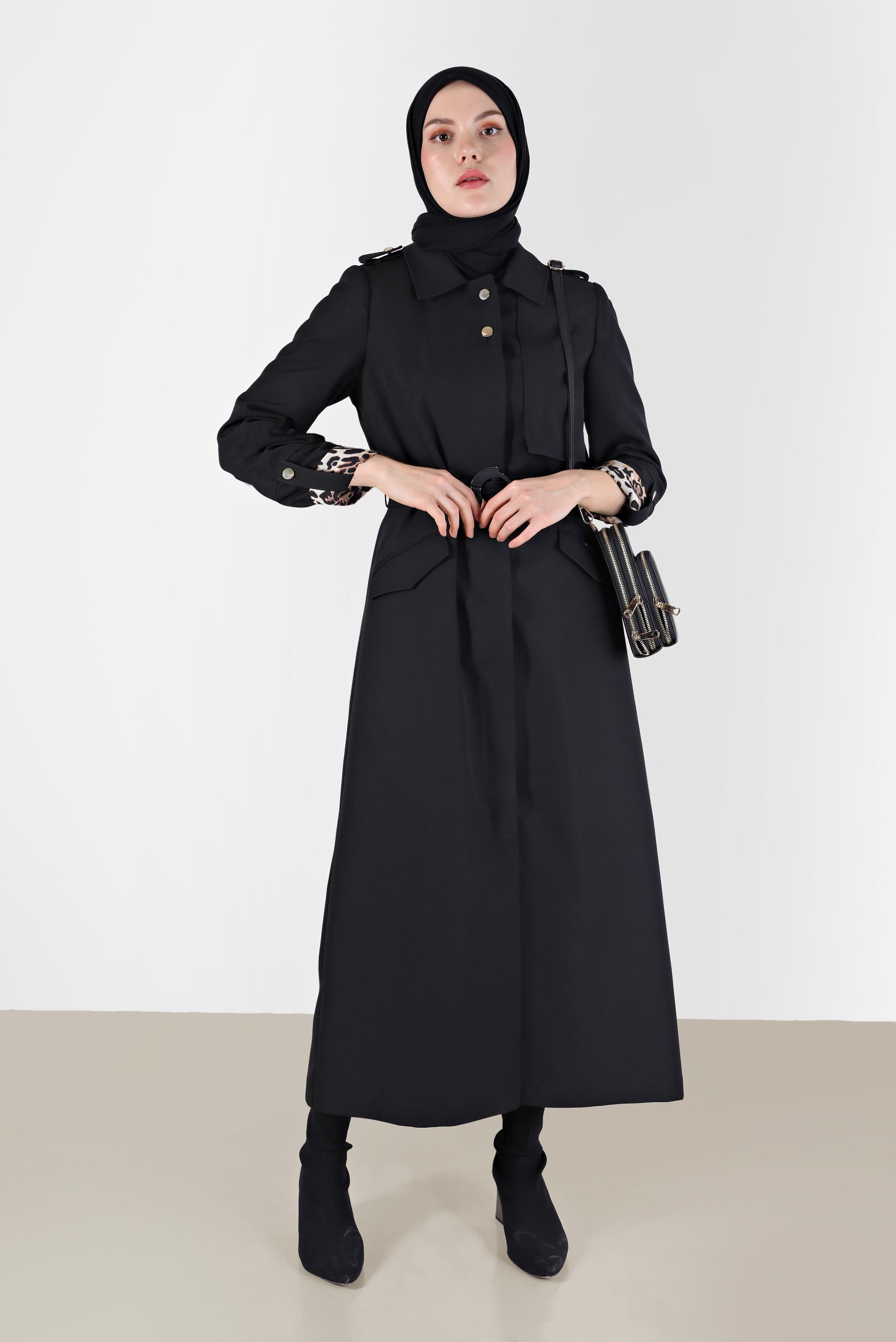 Tesettür giyim SİYAH LEOPAR DESEN DETAYLI KUŞAKLI PARDESÜ 10460