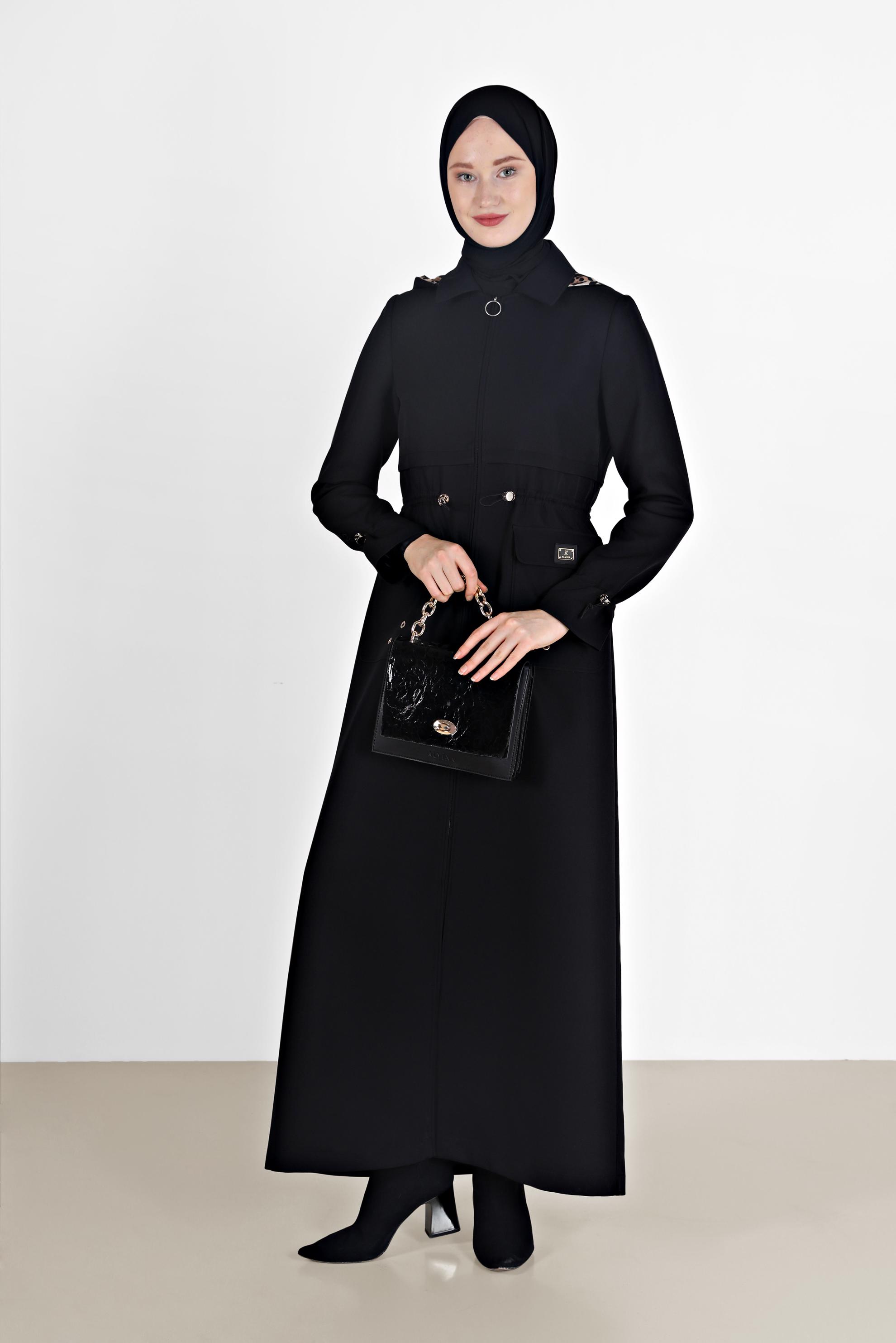 Tesettür giyim SİYAH LEOPAR DESEN DETAYLI BELİ BÜZGÜLÜ PARDESÜ 10462 