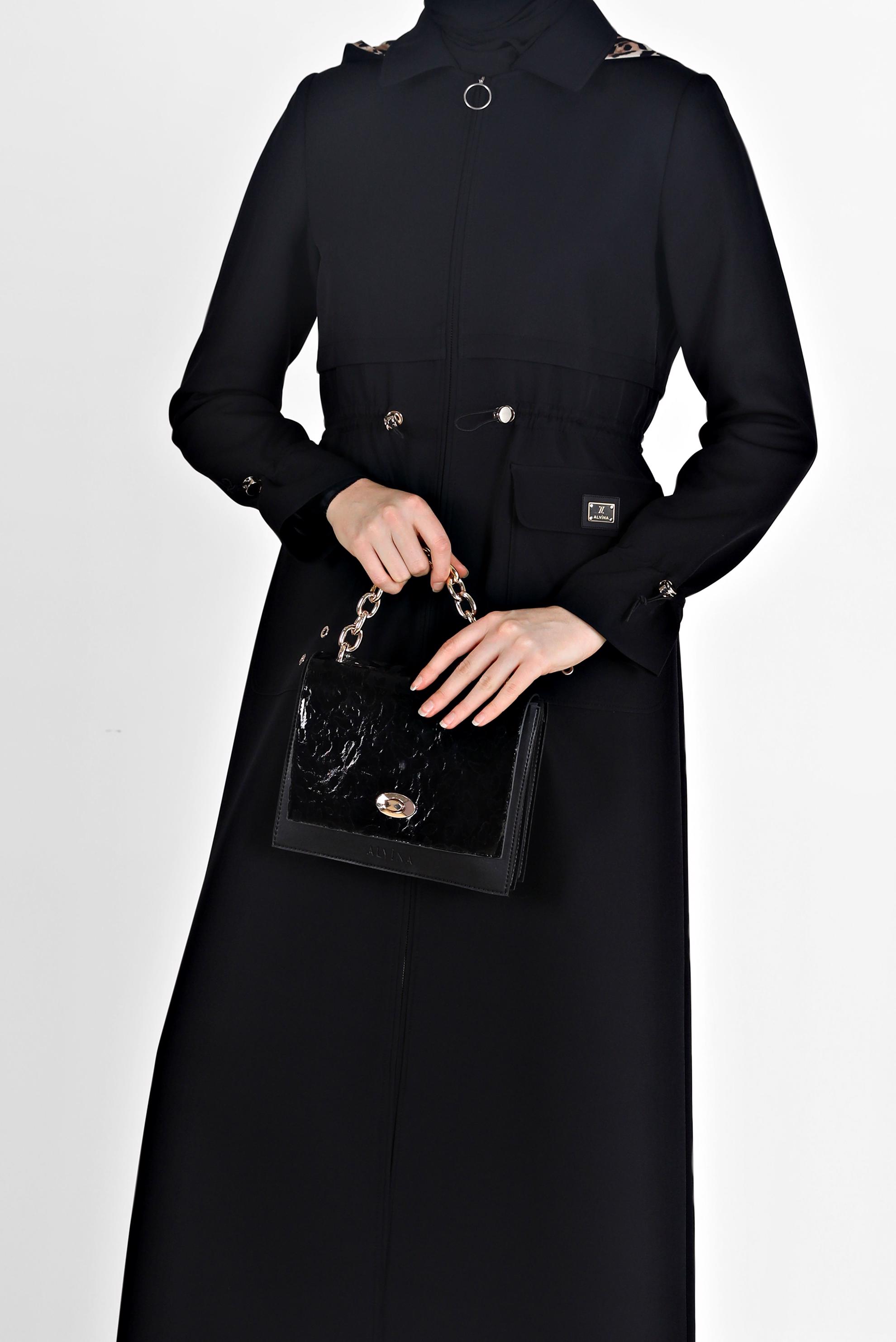 Tesettür giyim SİYAH LEOPAR DESEN DETAYLI BELİ BÜZGÜLÜ PARDESÜ 10462 