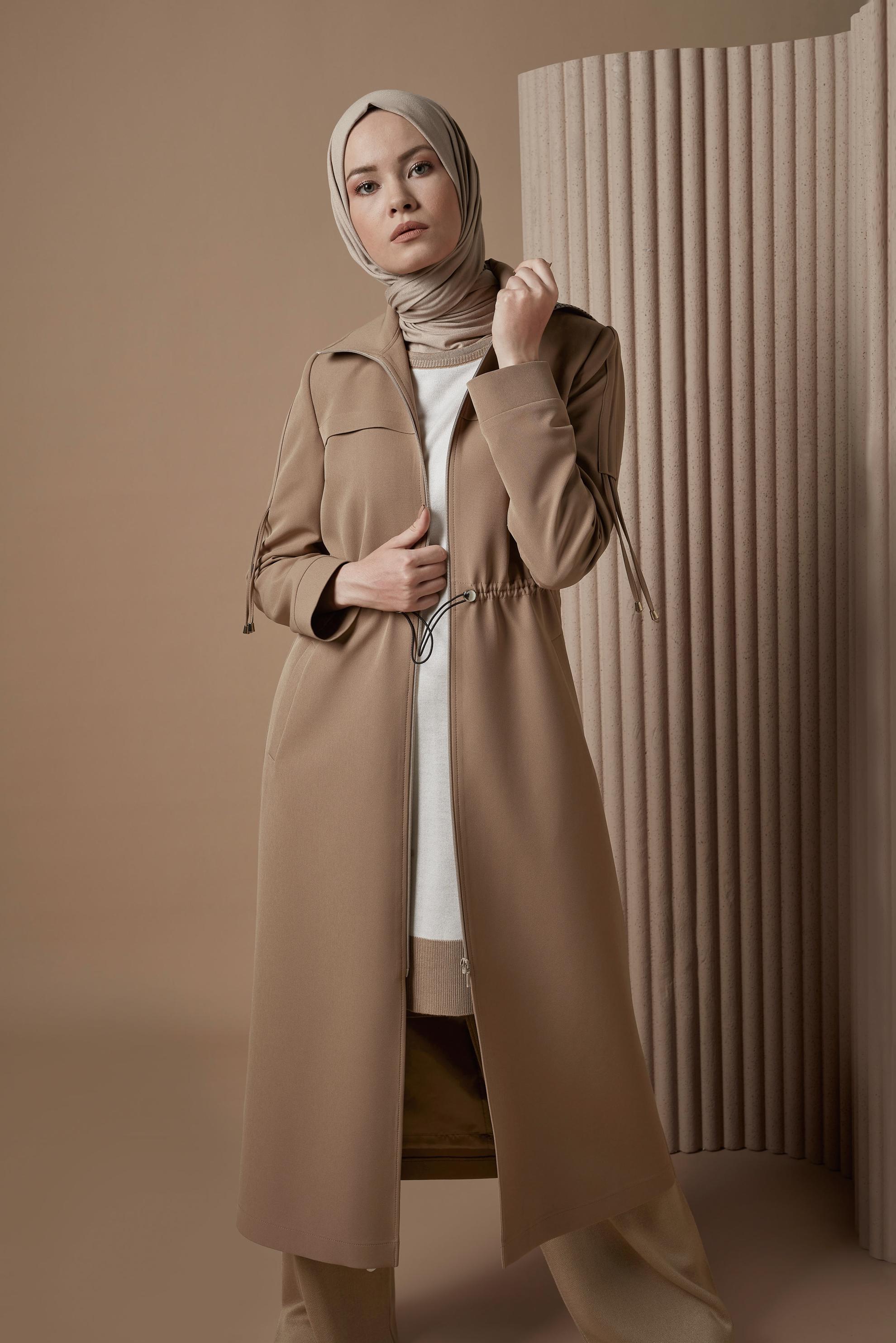 Tesettür giyim BEJ KAPÜŞONLU PARDESÜ 10464