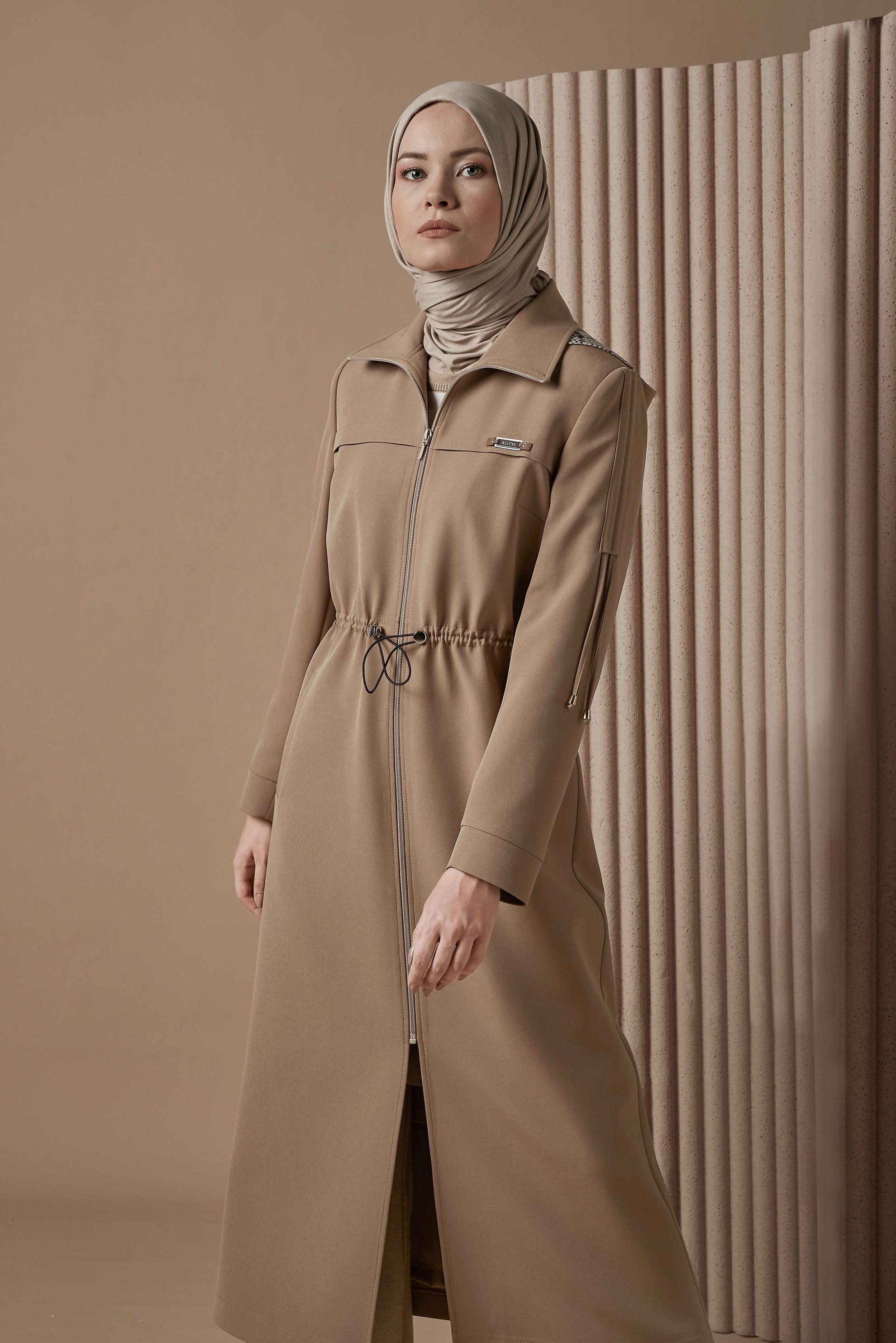 Tesettür giyim BEJ KAPÜŞONLU PARDESÜ 10464
