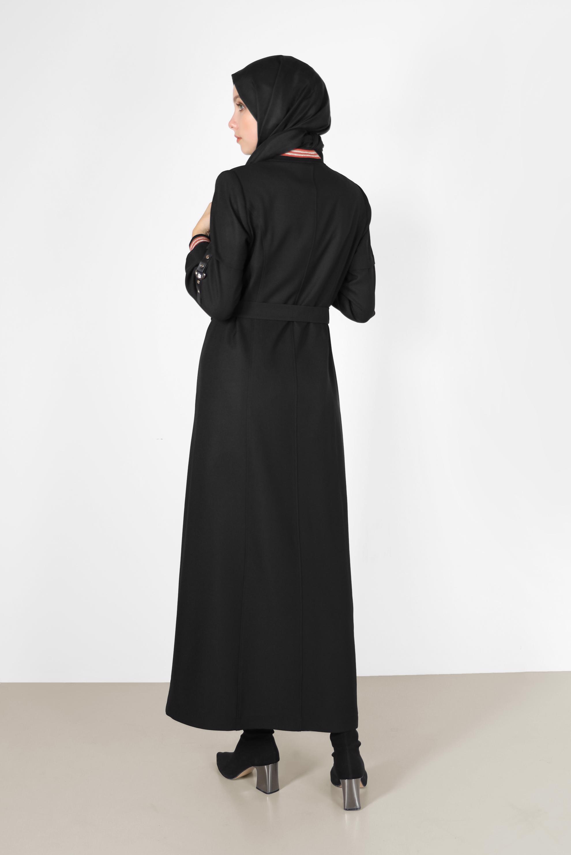 Tesettür giyim SİYAH KEMER DETAYLI FERMUARLI PARDESÜ 10465