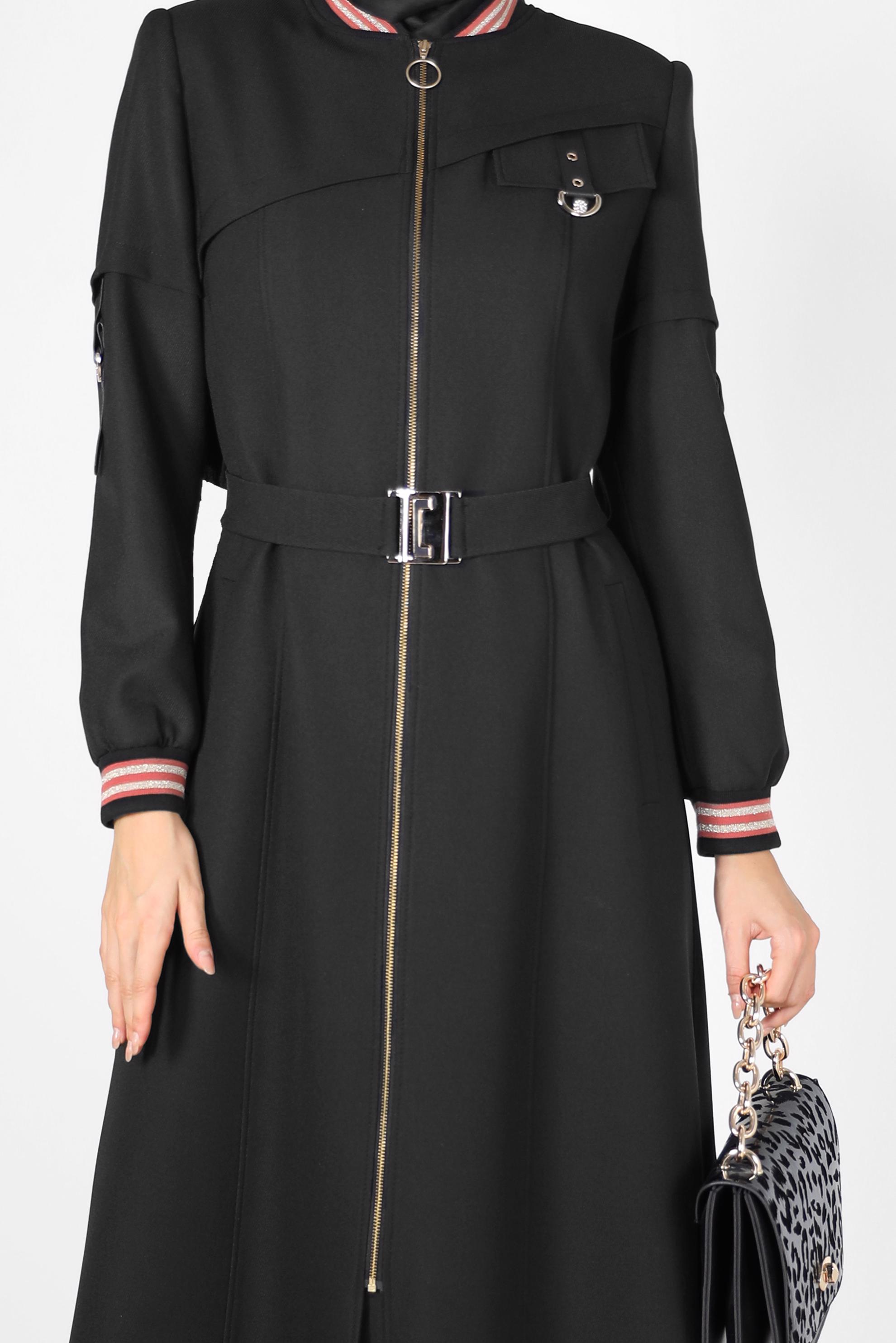 Tesettür giyim SİYAH KEMER DETAYLI FERMUARLI PARDESÜ 10465