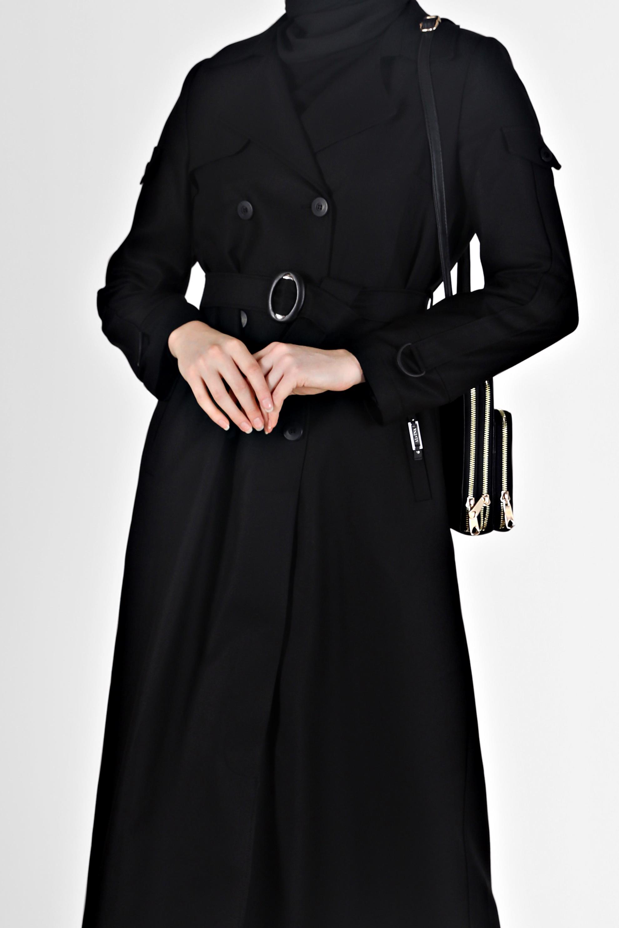 Tesettür giyim SİYAH KRUVAZE YAKA BELİ KUŞAKLI PARDESÜ 10469 