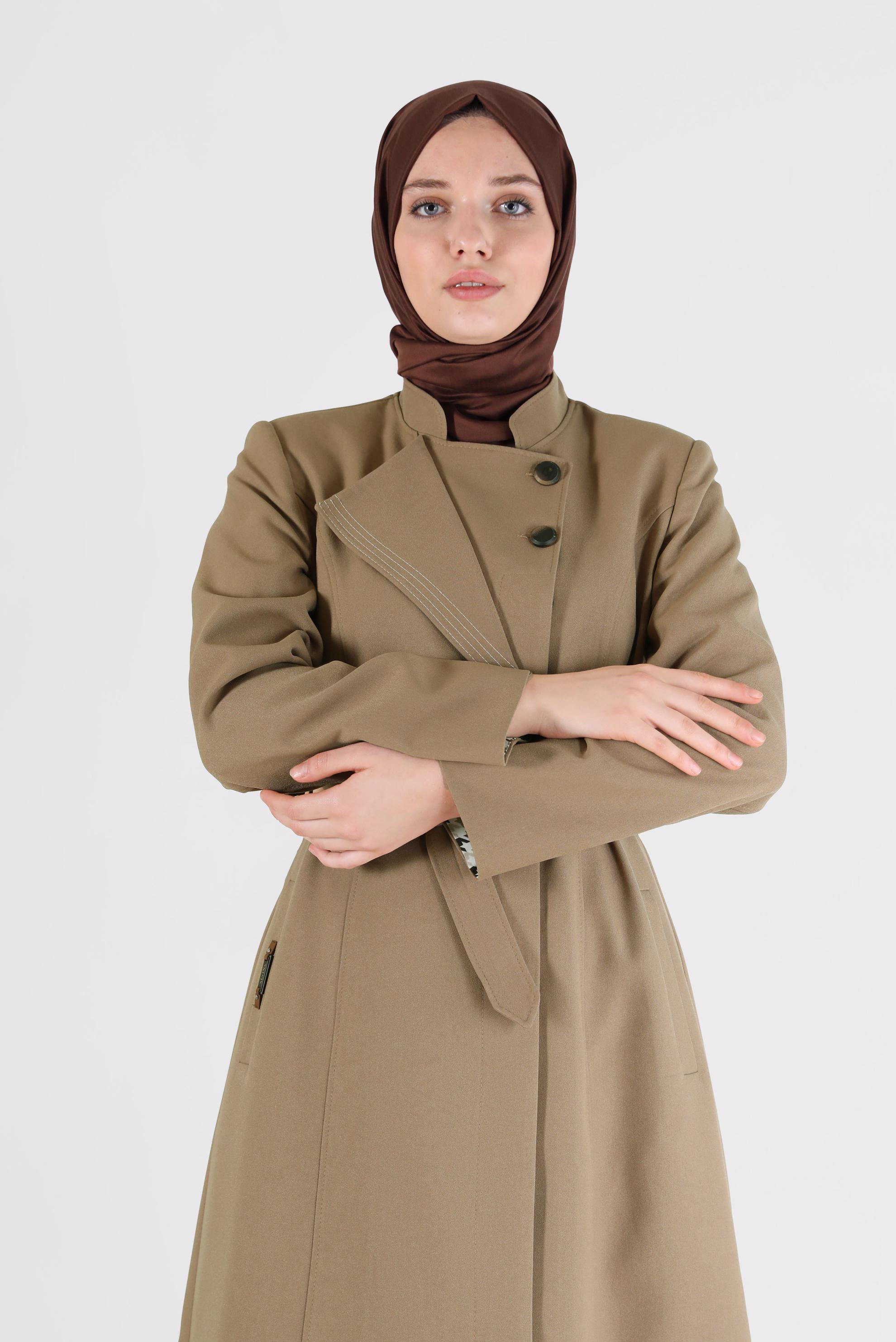 Tesettür giyim KAHVE YAKA DETAYLI KUŞAKLI PARDESÜ 10478 
