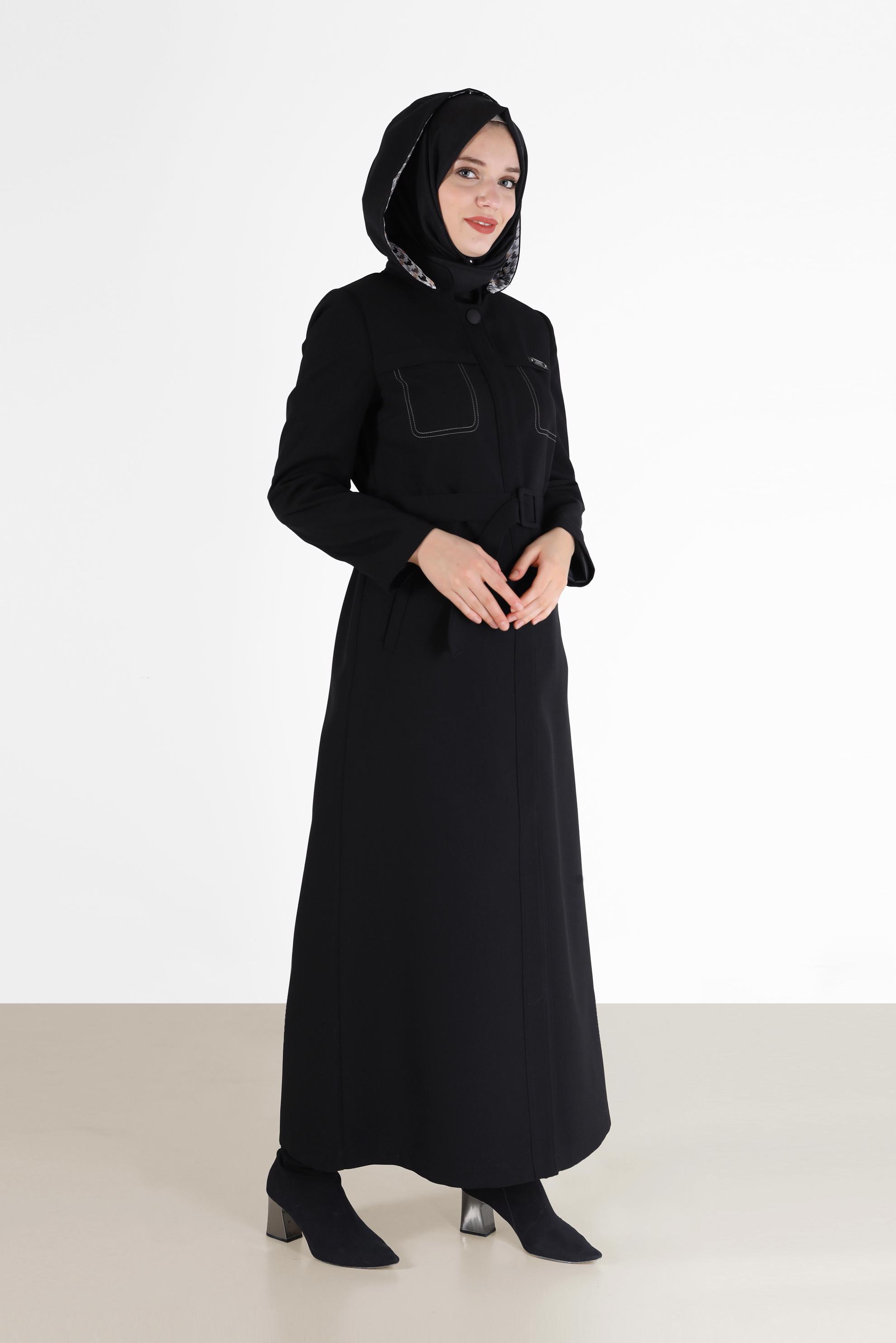 Tesettür giyim SİYAH KAPÜŞONU KAZAYAĞI DESENLİ KUŞAKLI PARDESÜ 10479	