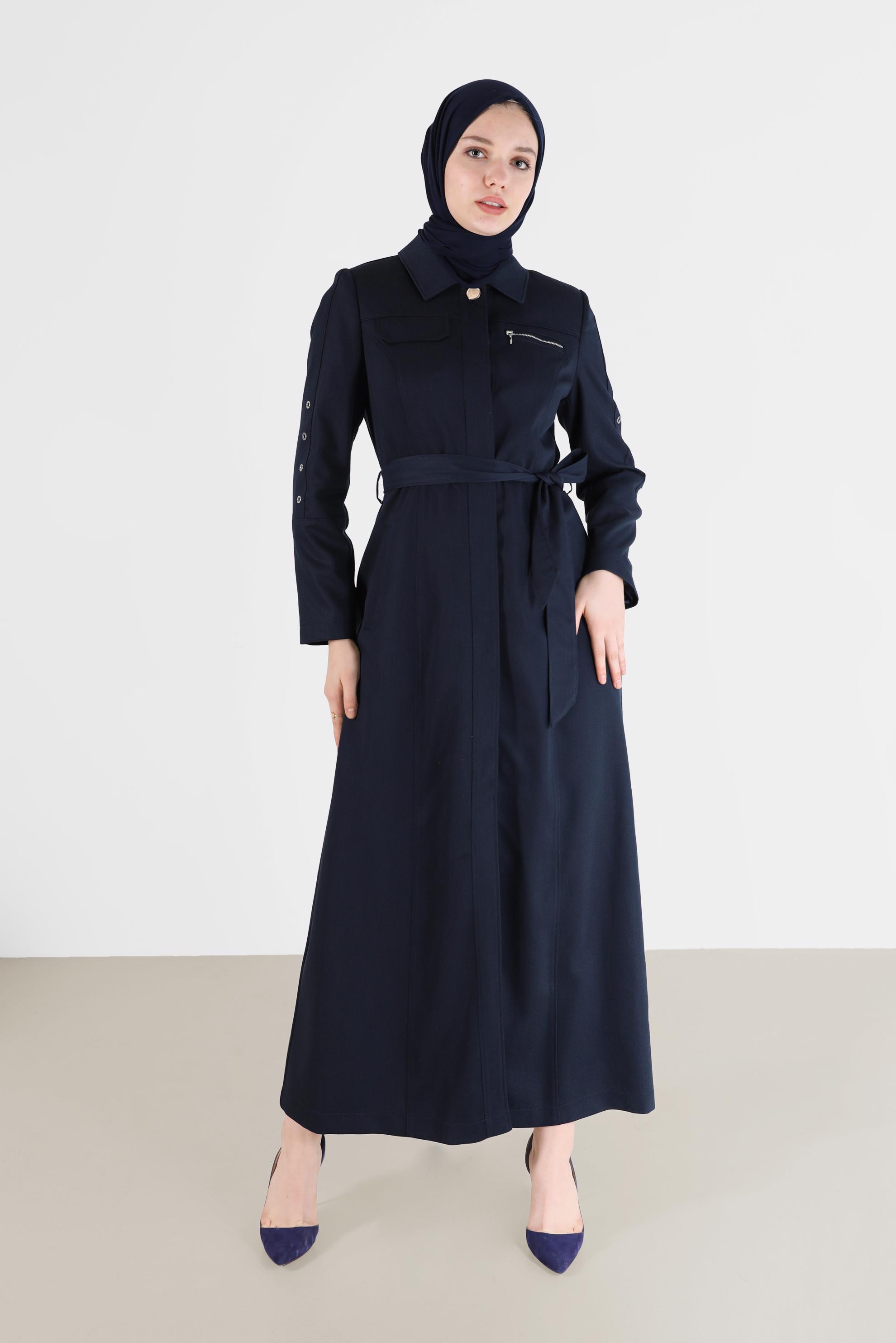 Tesettür giyim LACİVERT KUŞGÖZÜ DETAYLI BELİ KUŞAKLI PARDESÜ 10480 