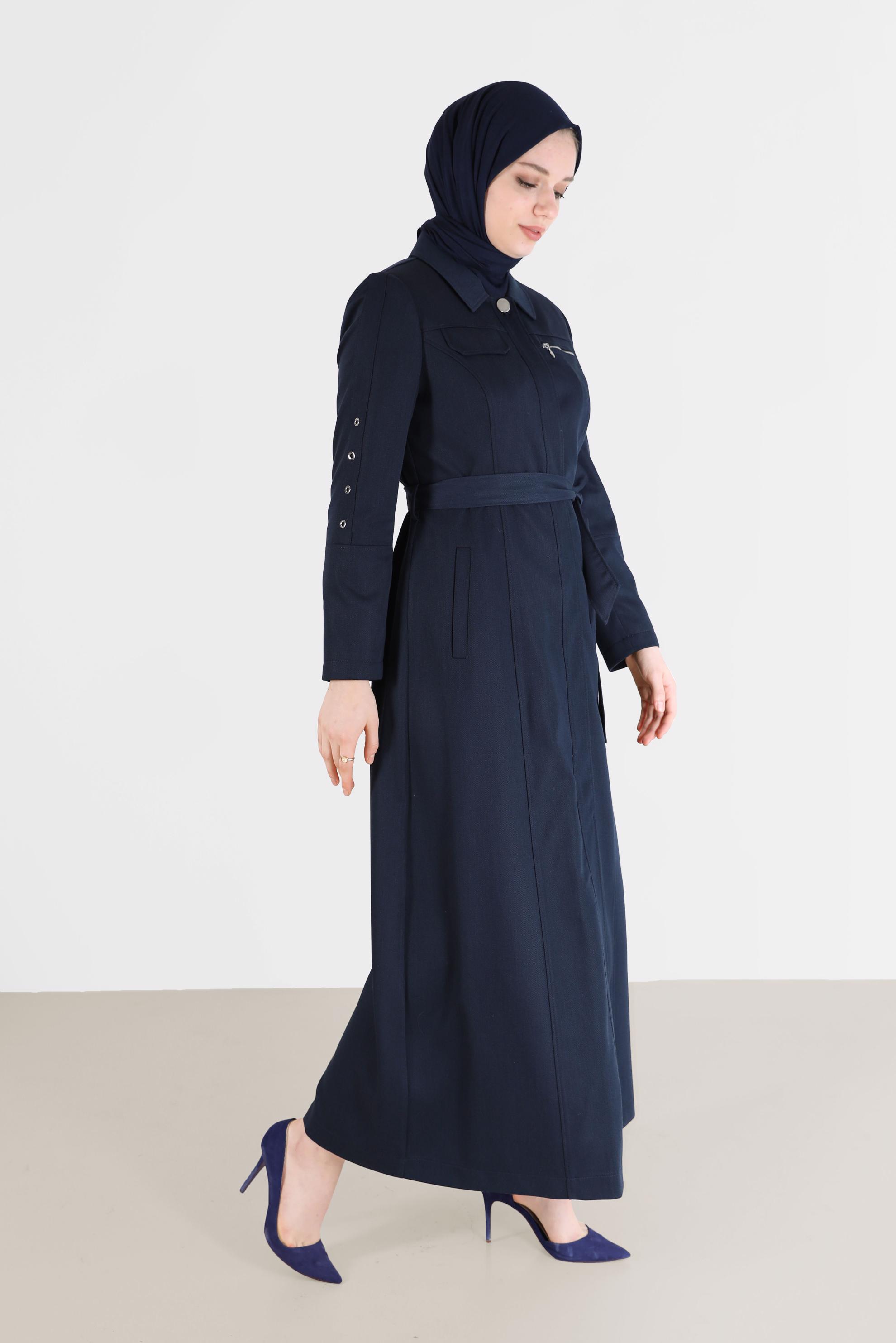 Tesettür giyim LACİVERT KUŞGÖZÜ DETAYLI BELİ KUŞAKLI PARDESÜ 10480 