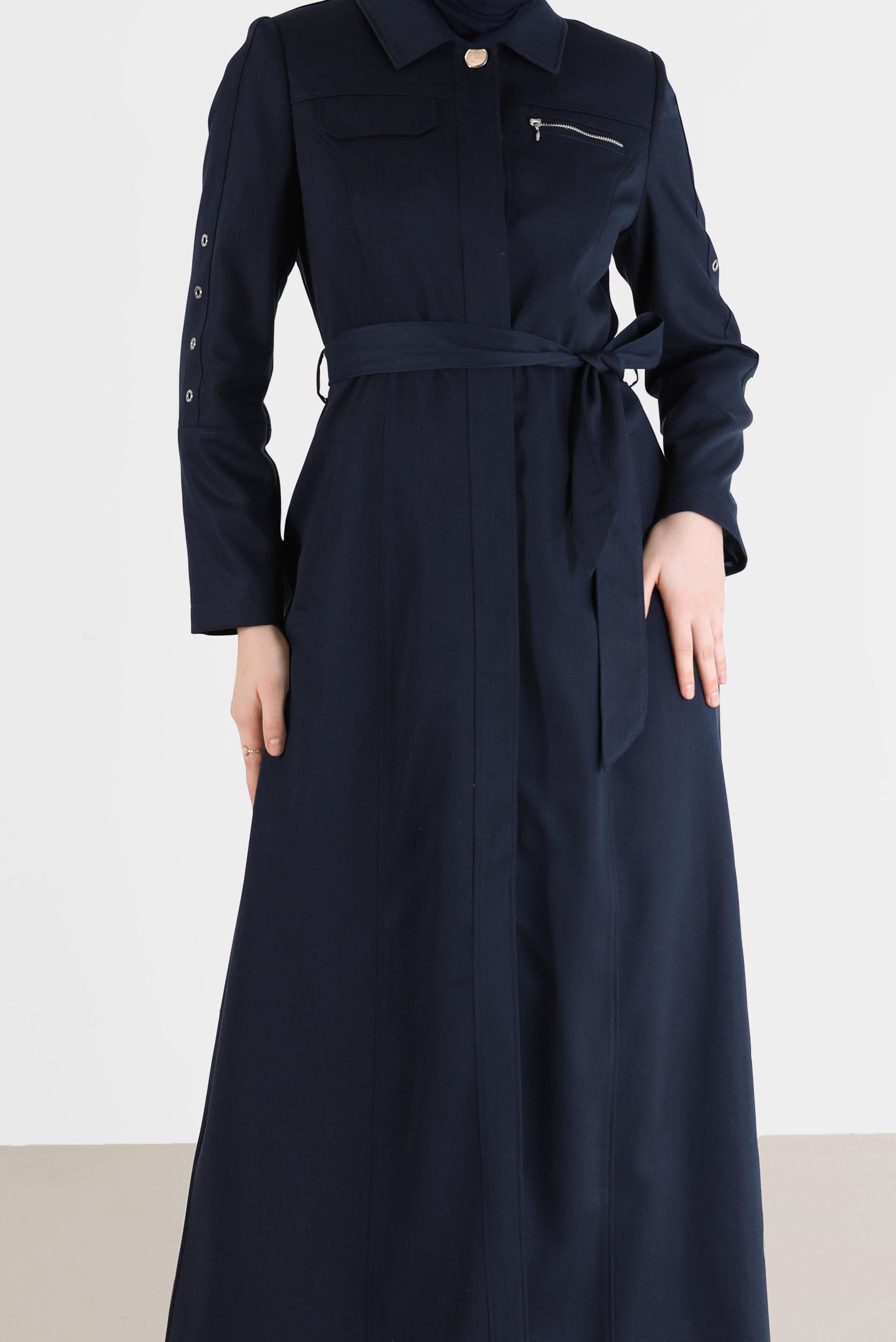 Tesettür giyim LACİVERT KUŞGÖZÜ DETAYLI BELİ KUŞAKLI PARDESÜ 10480 