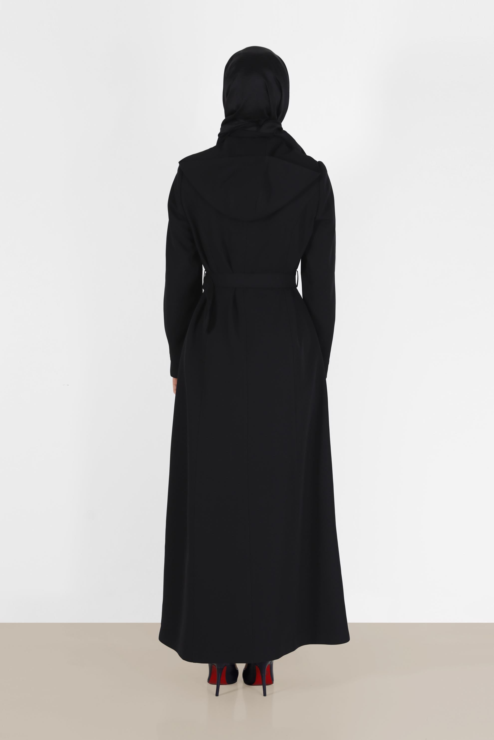 Tesettür giyim SİYAH KUŞAKLI KAPÜŞONLU FERMUAR DETAYLI PARDESÜ 10481 