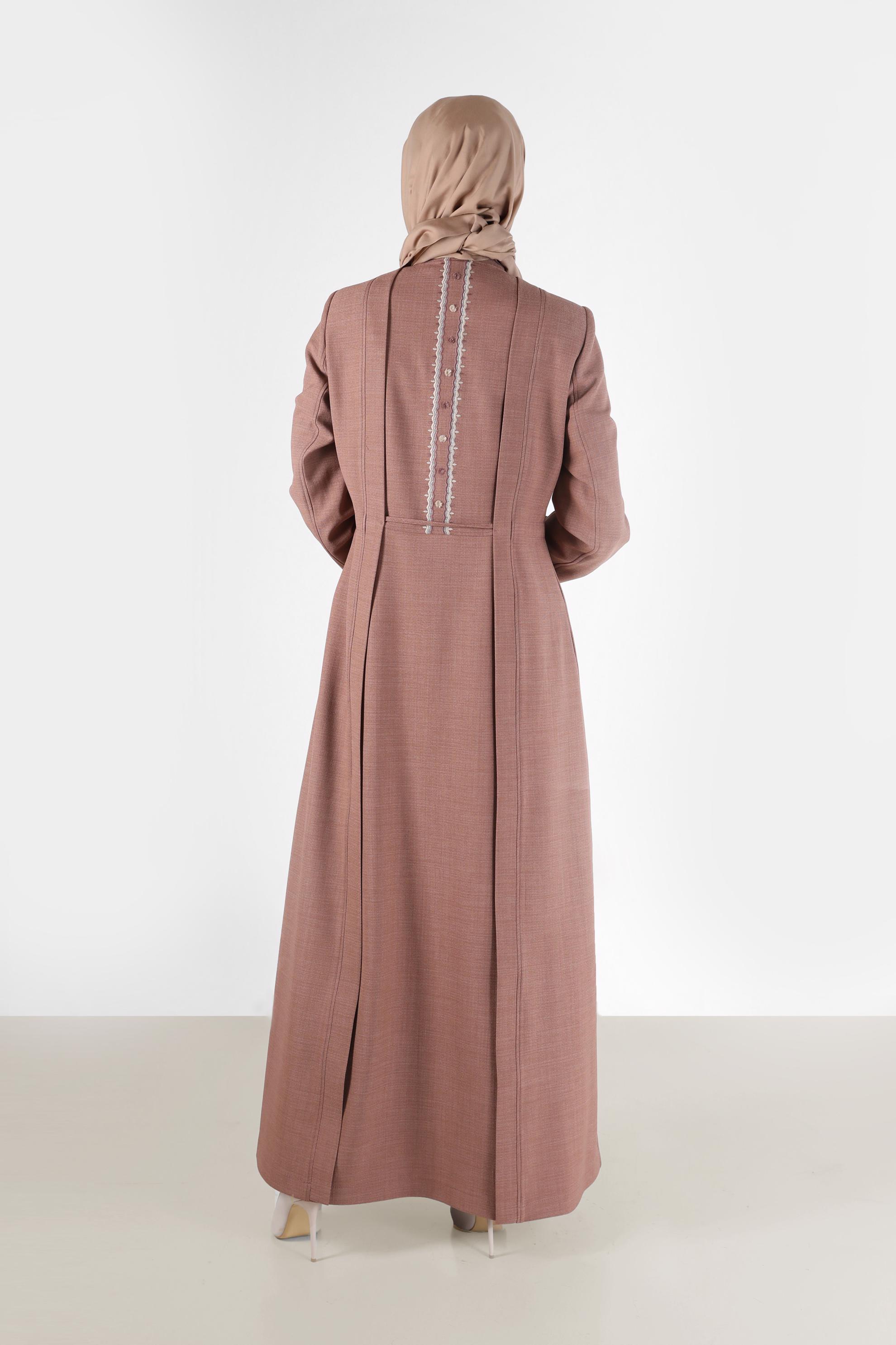 Tesettür giyim TABA NAKIŞ DETAYLI BELDEN BAĞLAMALI FERMUARLI PARDESÜ 10485 