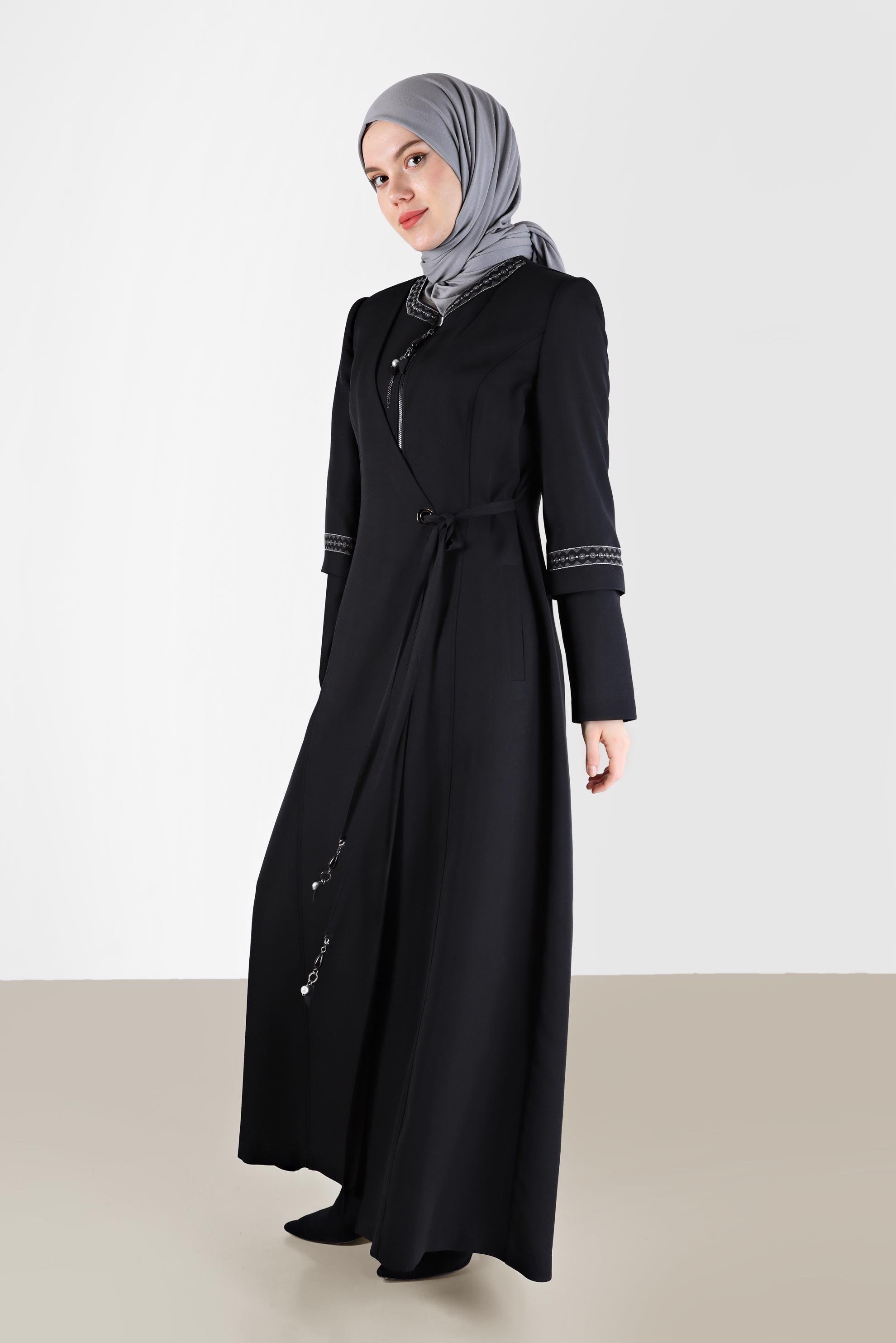 Tesettür giyim SİYAH ANVELOP KAPAMA DETAYLI NAKIŞLI PARDESÜ 10488 