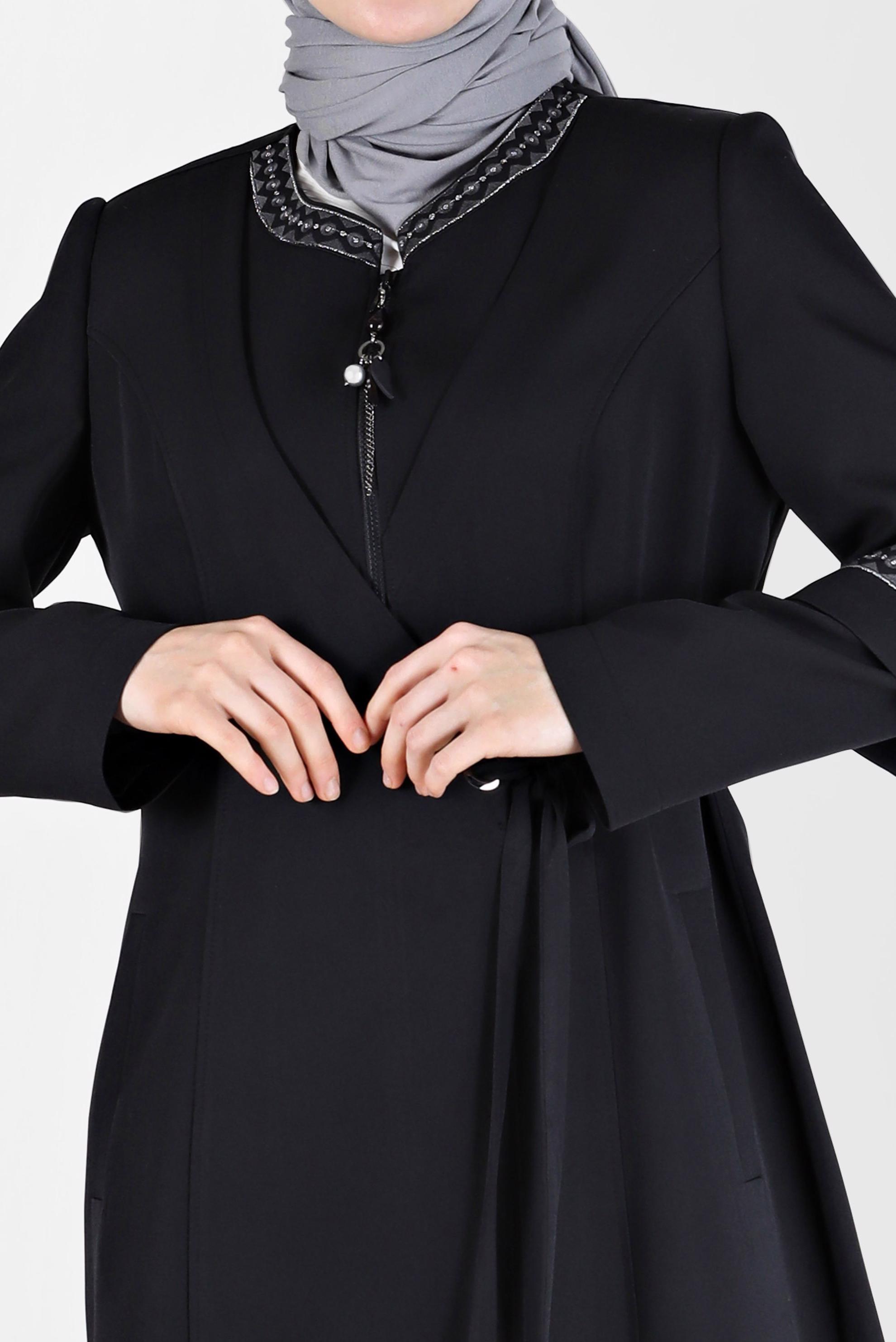 Tesettür giyim SİYAH ANVELOP KAPAMA DETAYLI NAKIŞLI PARDESÜ 10488 