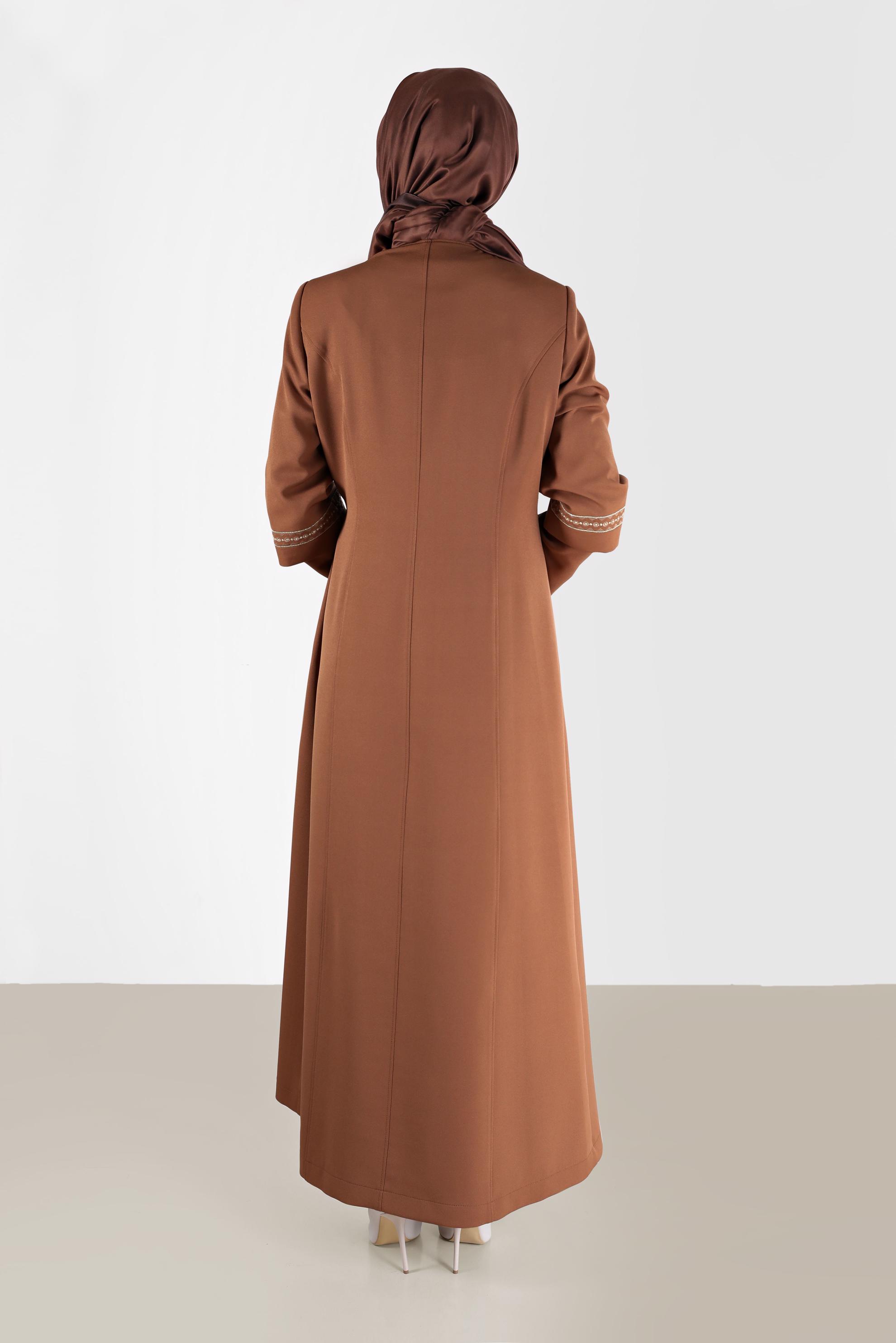 Tesettür giyim KAHVE ANVELOP KAPAMA DETAYLI NAKIŞLI PARDESÜ 10488 