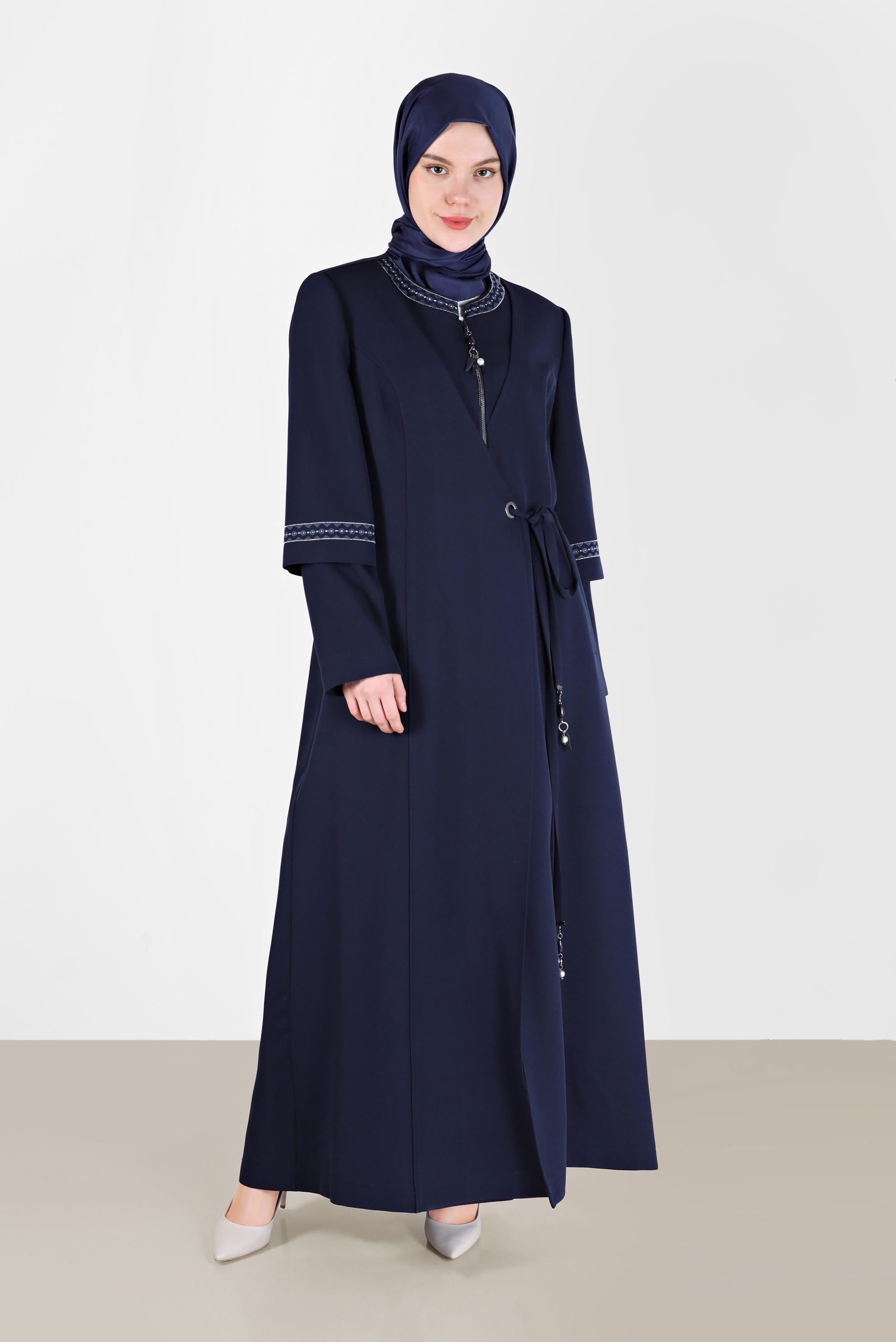 Tesettür giyim LACİVERT ANVELOP KAPAMA DETAYLI NAKIŞLI PARDESÜ 10488 