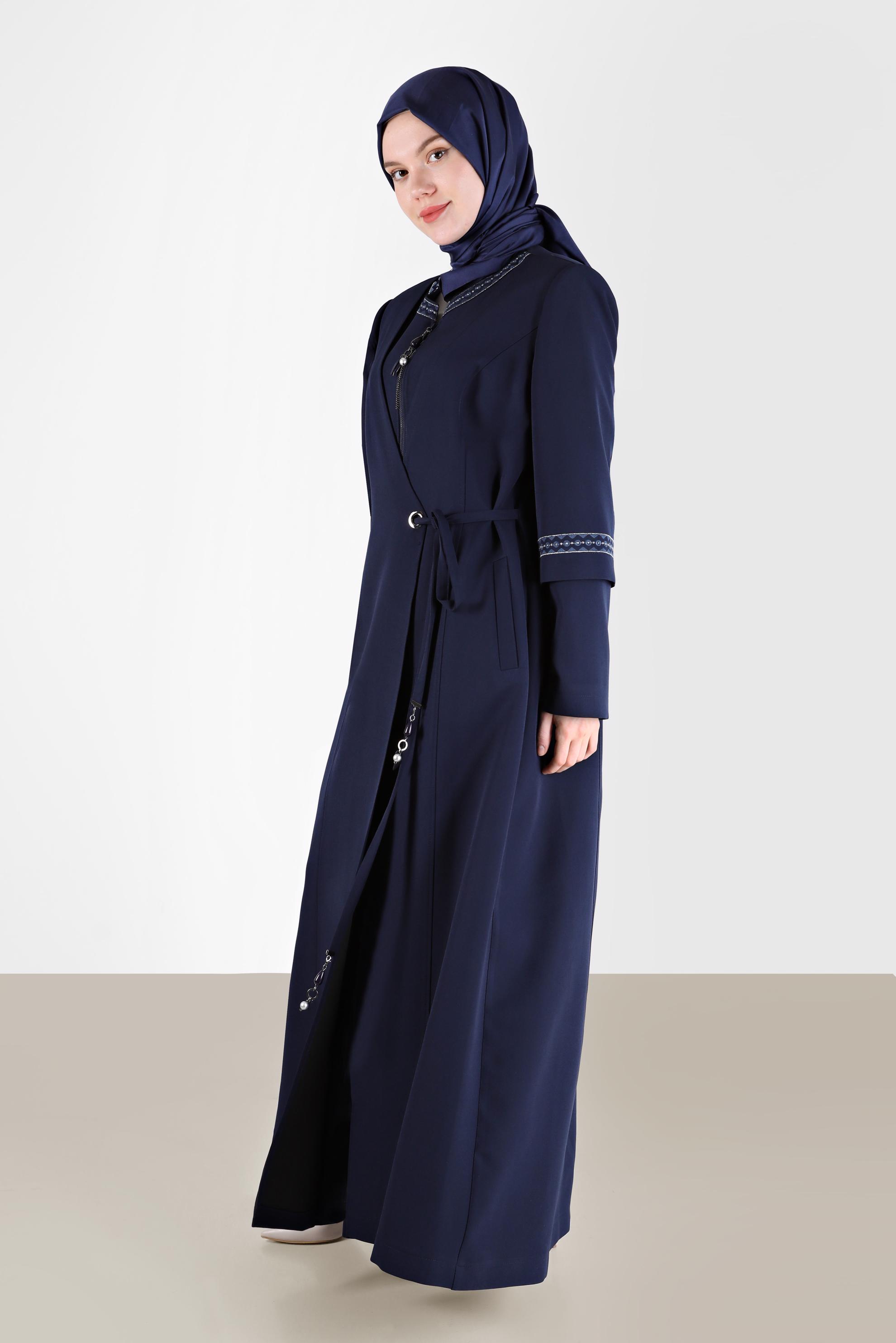 Tesettür giyim LACİVERT ANVELOP KAPAMA DETAYLI NAKIŞLI PARDESÜ 10488 
