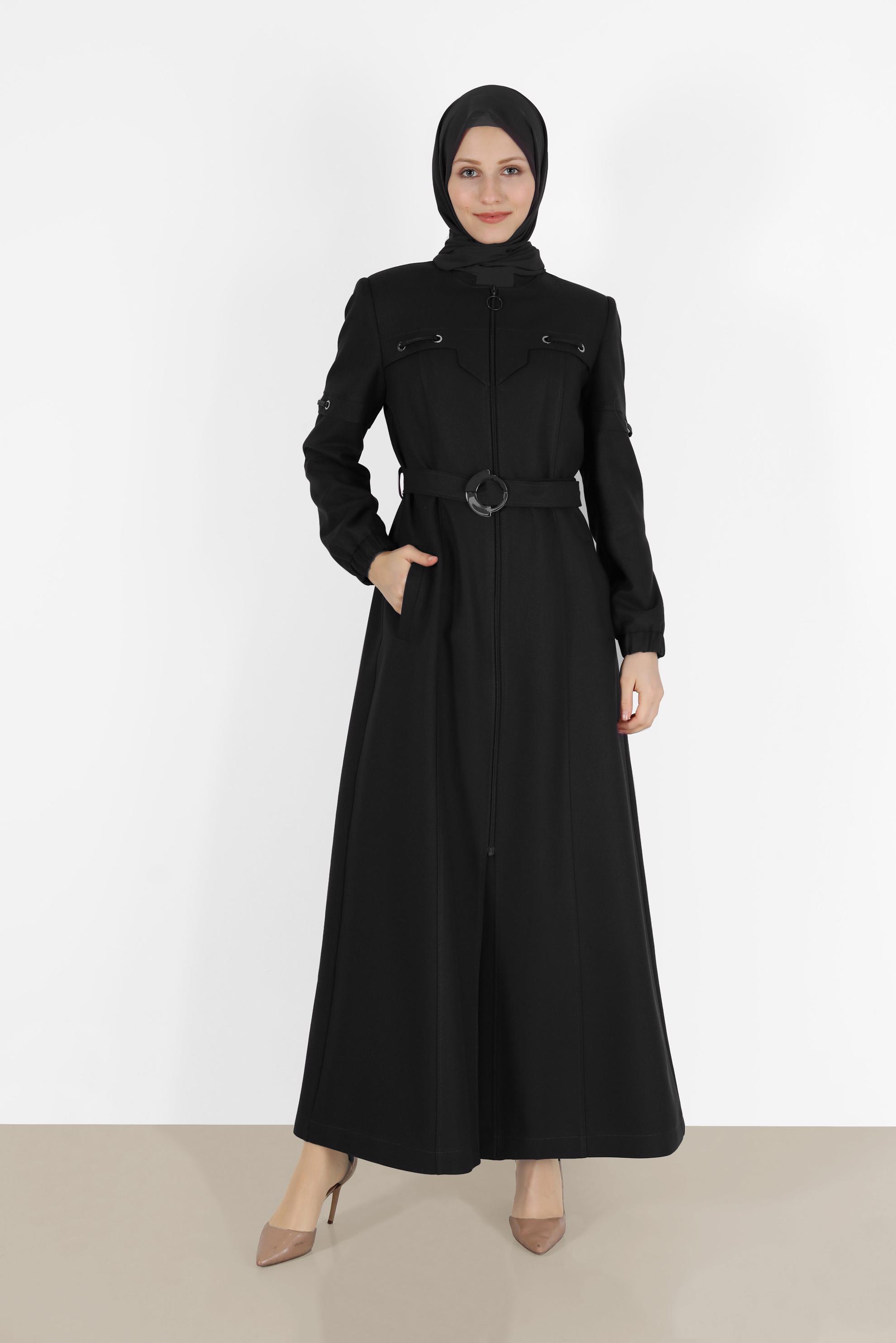 Tesettür giyim SİYAH MANŞETLERİ LASTİKLİ KEMERLİ FERMUARLI PARDESÜ 10489 