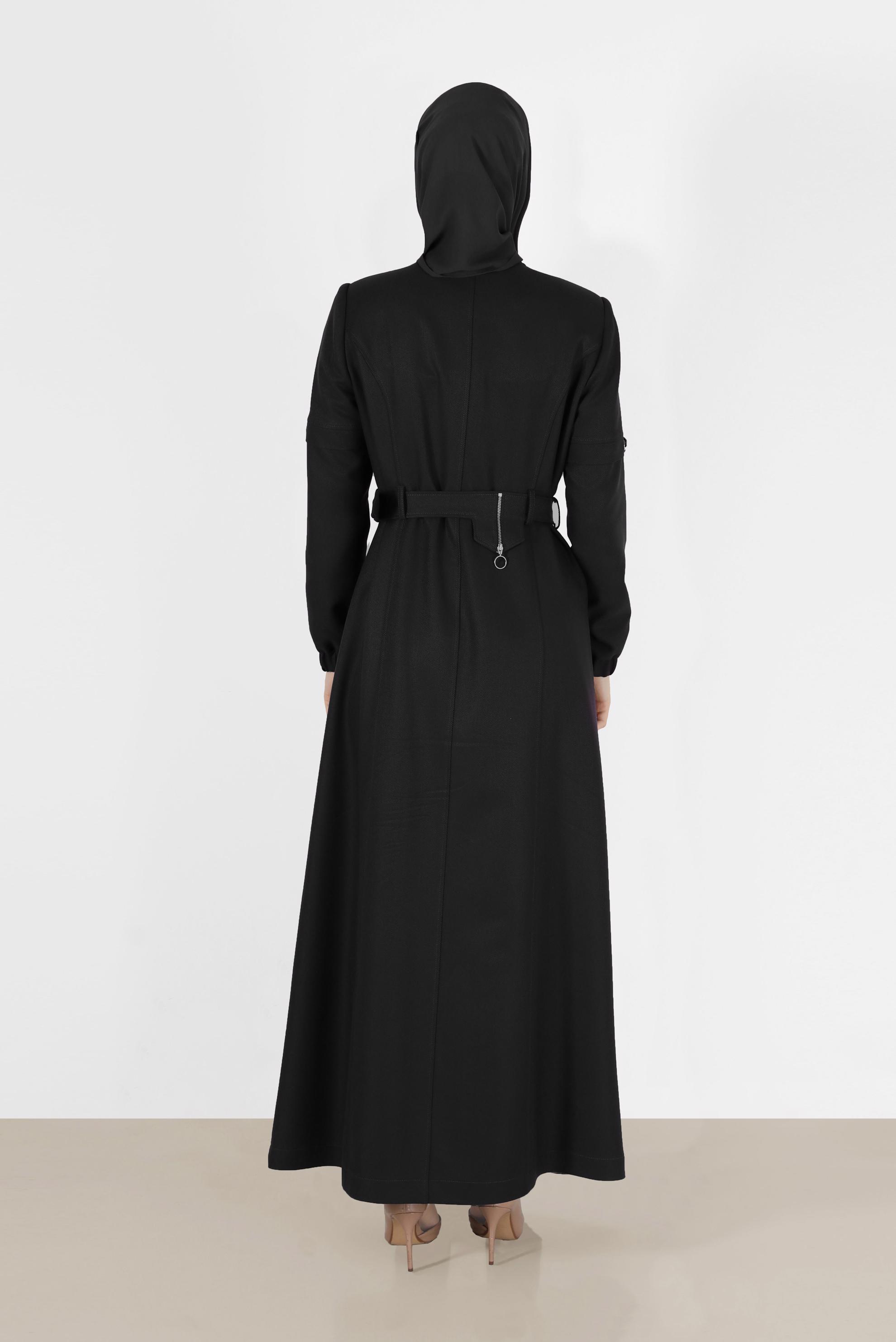 Tesettür giyim SİYAH MANŞETLERİ LASTİKLİ KEMERLİ FERMUARLI PARDESÜ 10489 