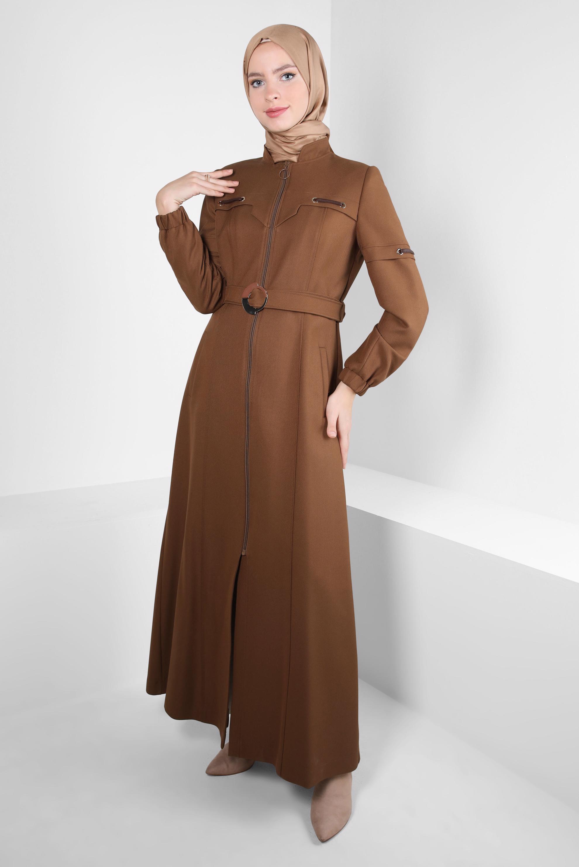 Vêtements hijab TABA COUCHE DE FINITION À FERMETURE ÉCLAIR AVEC CEINTURE ET POIGNETS ÉLASTIQUES 10489