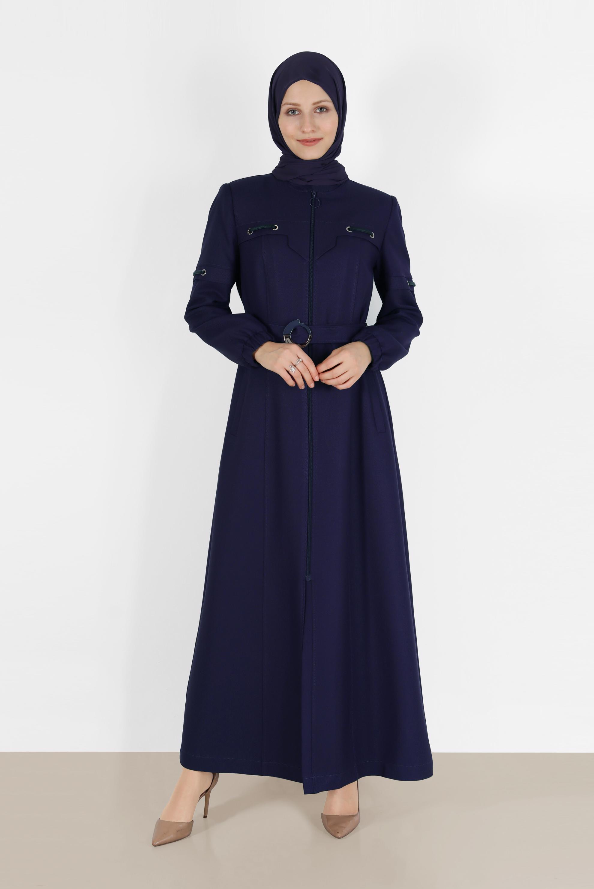 Tesettür giyim LACİVERT MANŞETLERİ LASTİKLİ KEMERLİ FERMUARLI PARDESÜ 10489 