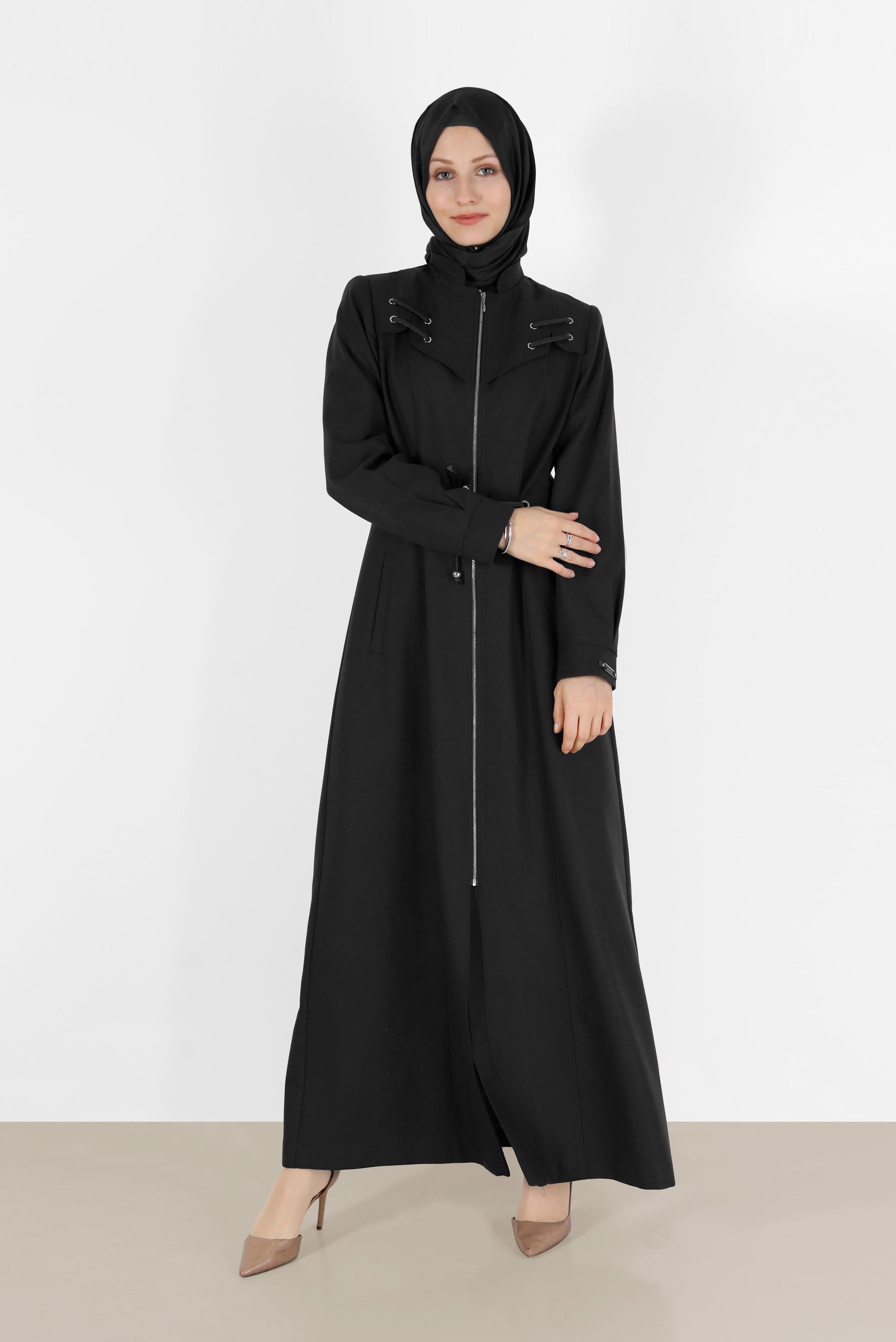 Tesettür giyim SİYAH KUŞGÖZÜ DETAYLI BELDEN BAĞLAMALI FERMUARLI PARDESÜ 10491 