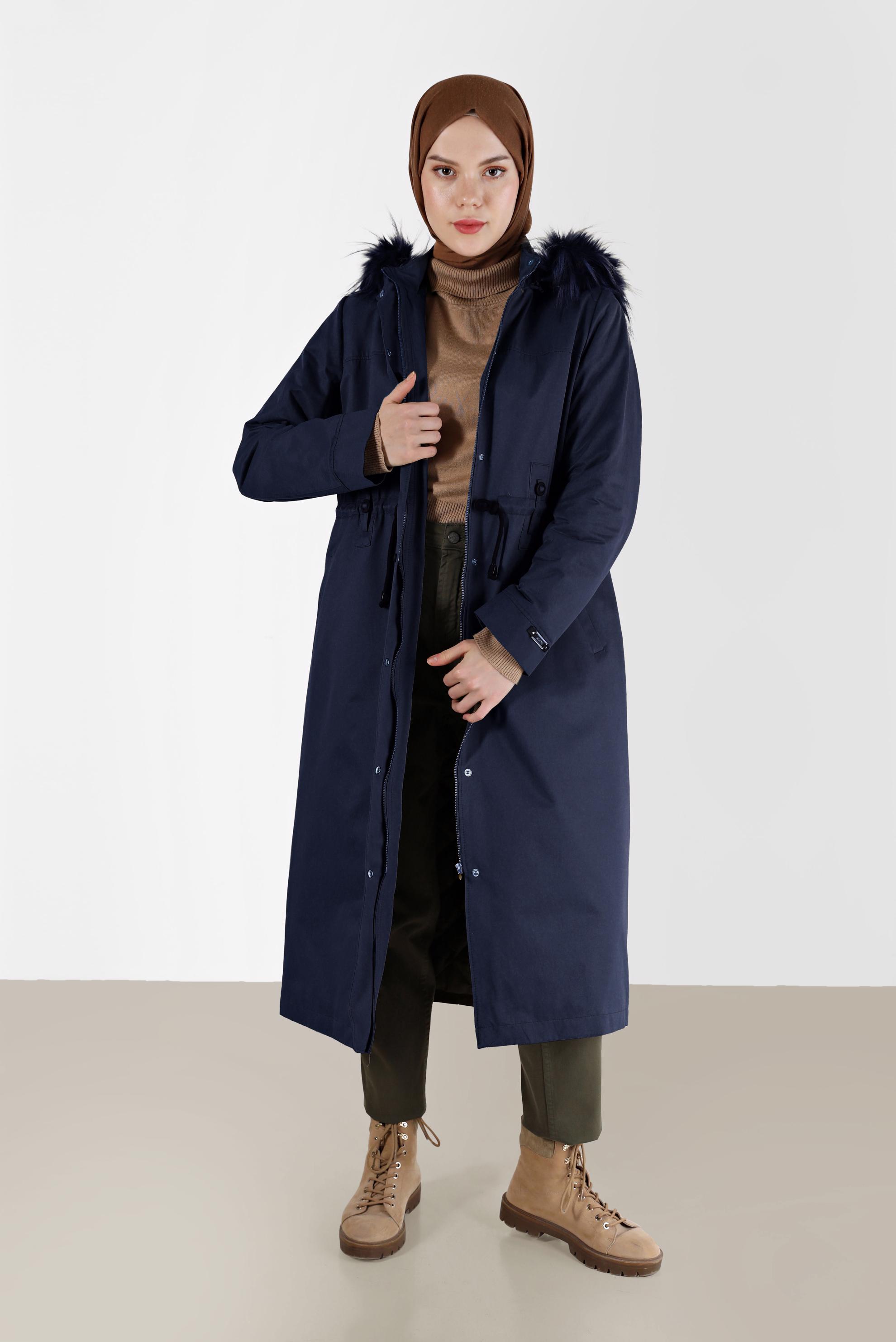 Tesettür giyim LACİVERT KAPÜŞONU KÜRK DETAYLI BELİ BÜZGÜLÜ PARKA 90222 