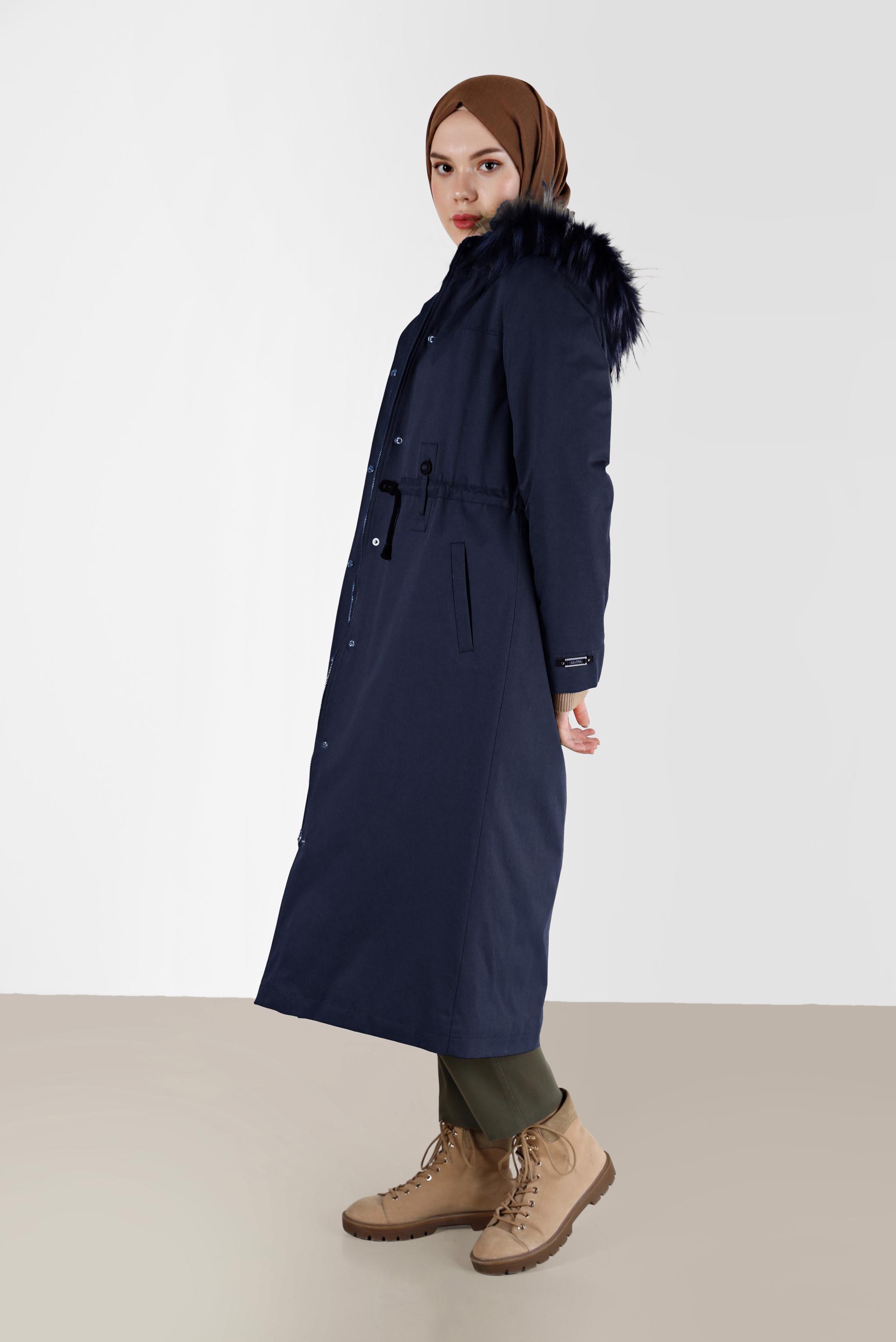 Tesettür giyim LACİVERT KAPÜŞONU KÜRK DETAYLI BELİ BÜZGÜLÜ PARKA 90222 