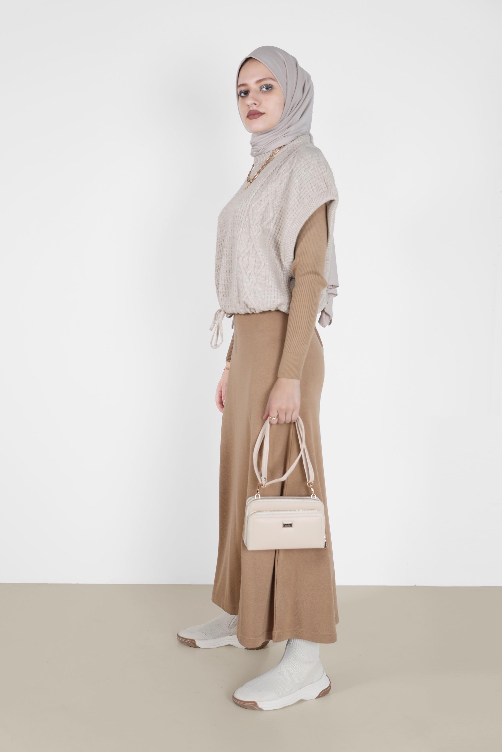 Tesettür giyim BEJ KENDİNDEN DESENLİ BAĞLAMA DETAYLI TRİKO SÜVETER 42121 