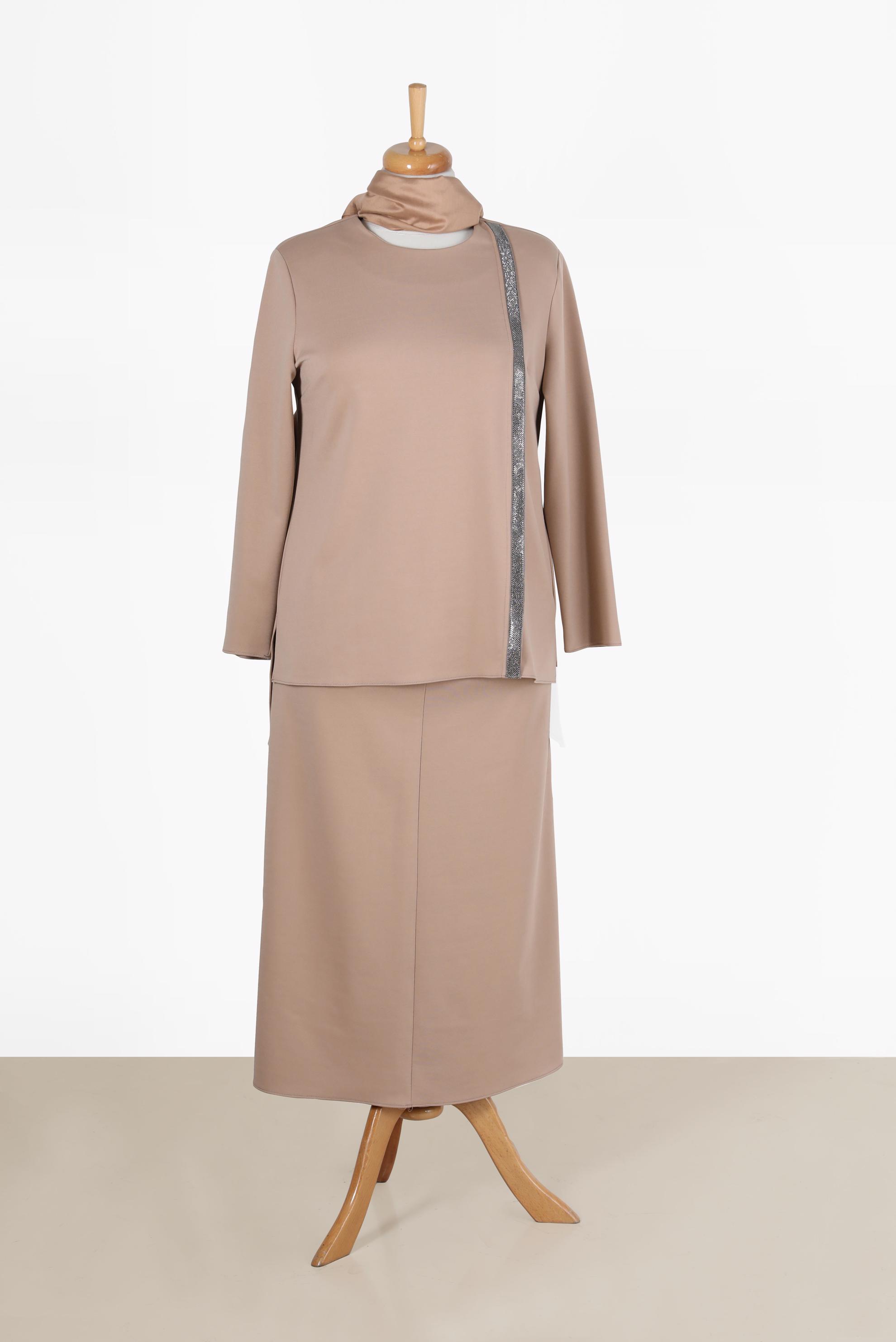 Vêtements hijab BEIGE COSTUME JUPE 2 PIÈCES DÉTAIL RAYURES ARGENTÉES 20186