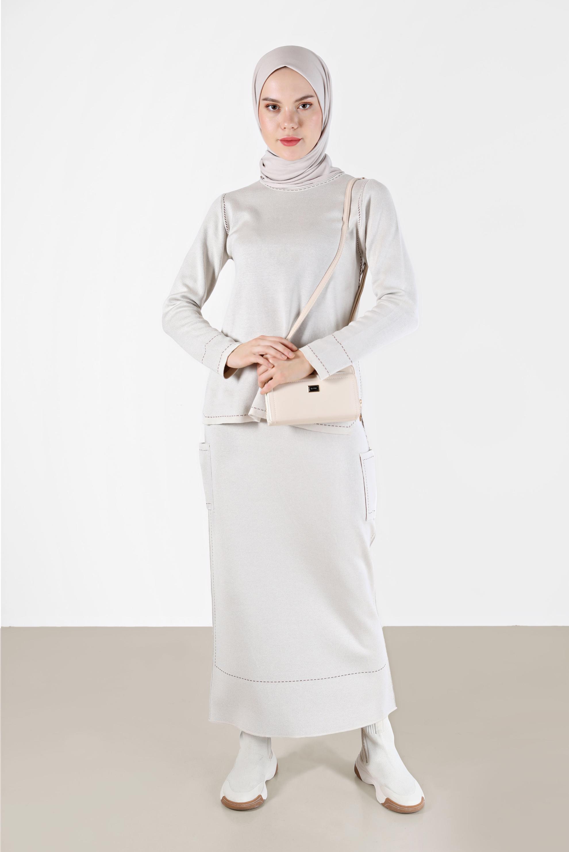 Tesettür giyim BEJ DİKİŞ DETAYLI İKİLİ ETEKLİ TRİKO TAKIM 42083 