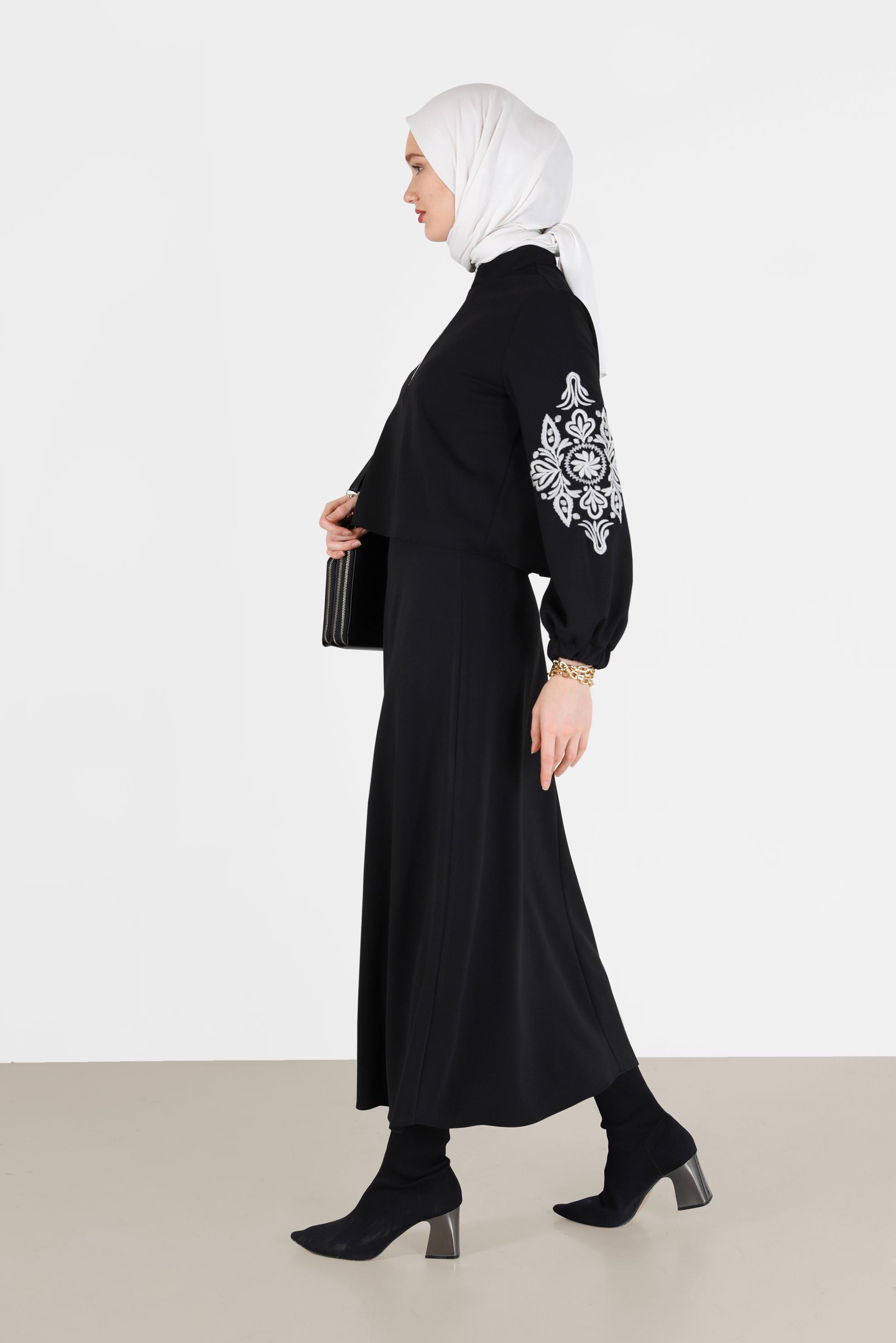 Tesettür giyim SİYAH KOLLARI NAKIŞLI FERMUAR DETAYLI İKİLİ ETEKLİ TAKIM 42208 