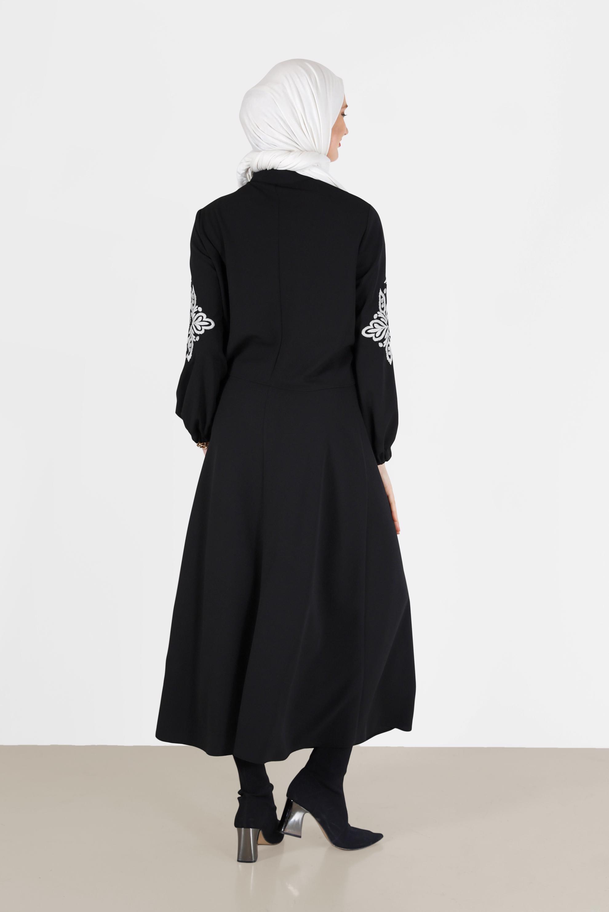 Tesettür giyim SİYAH KOLLARI NAKIŞLI FERMUAR DETAYLI İKİLİ ETEKLİ TAKIM 42208 