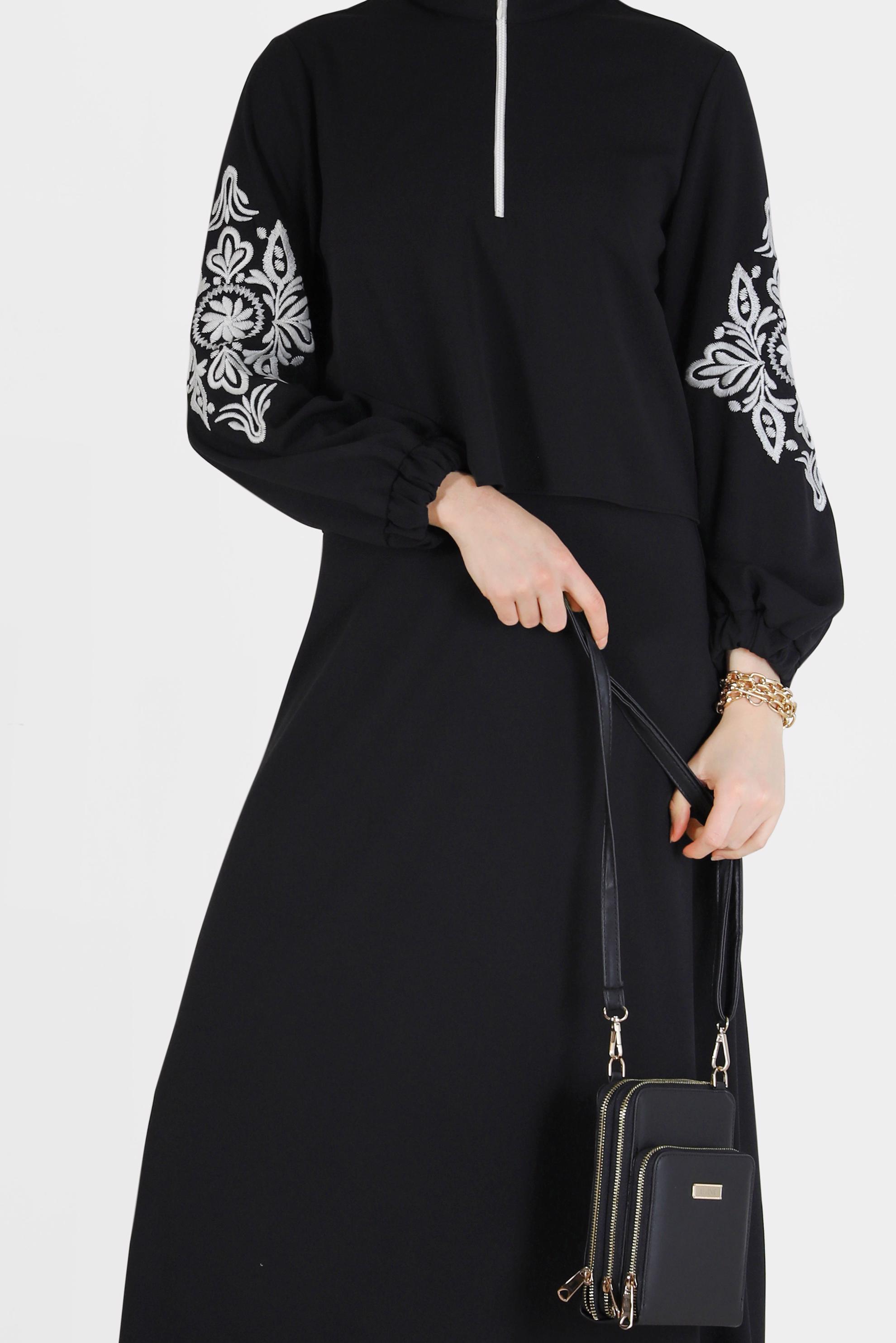 Tesettür giyim SİYAH KOLLARI NAKIŞLI FERMUAR DETAYLI İKİLİ ETEKLİ TAKIM 42208 