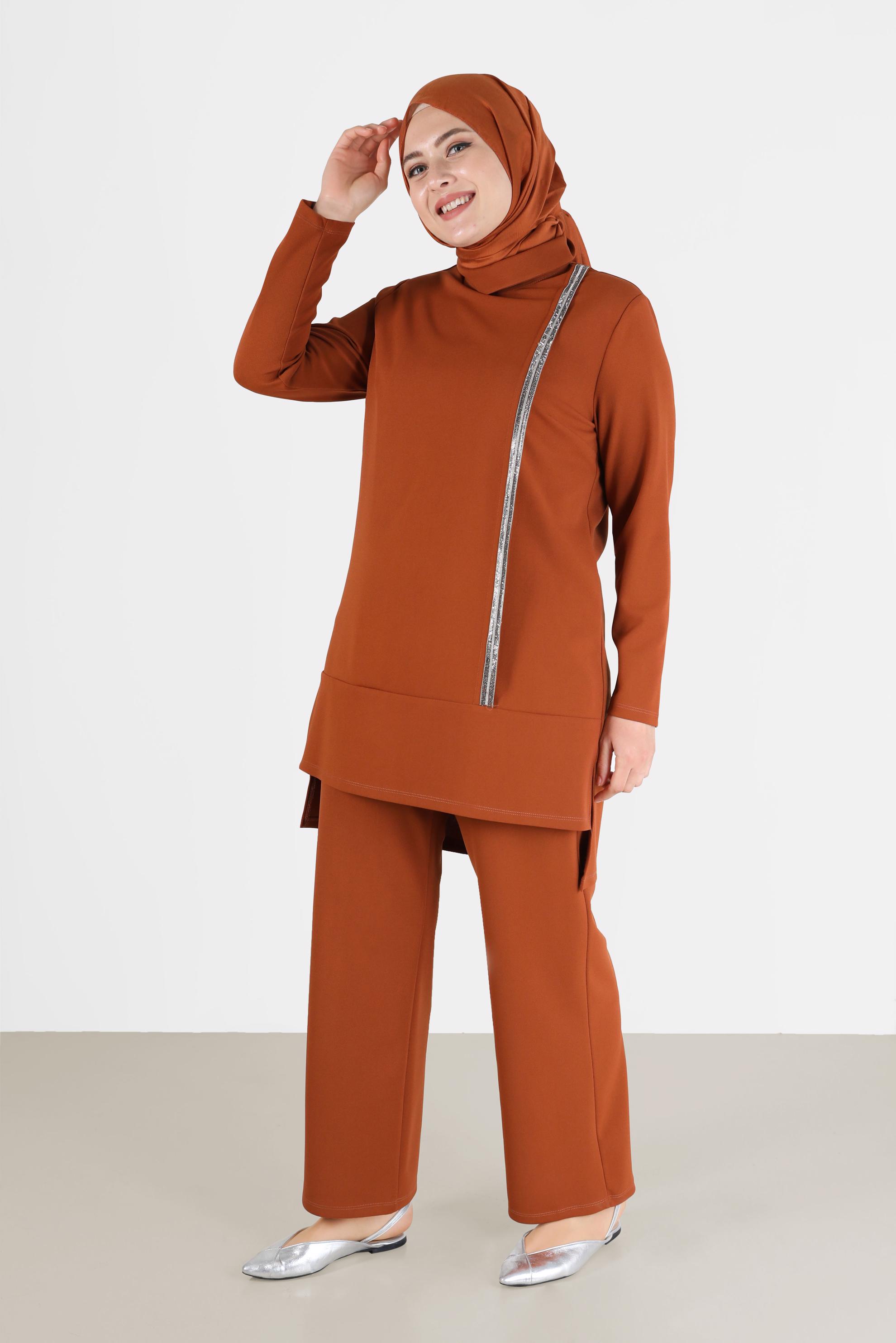 Vêtements hijab BRUN COSTUME PANTALON 2 PIÈCES À COL BAGUE À RAYURES BRILLANTES 20184