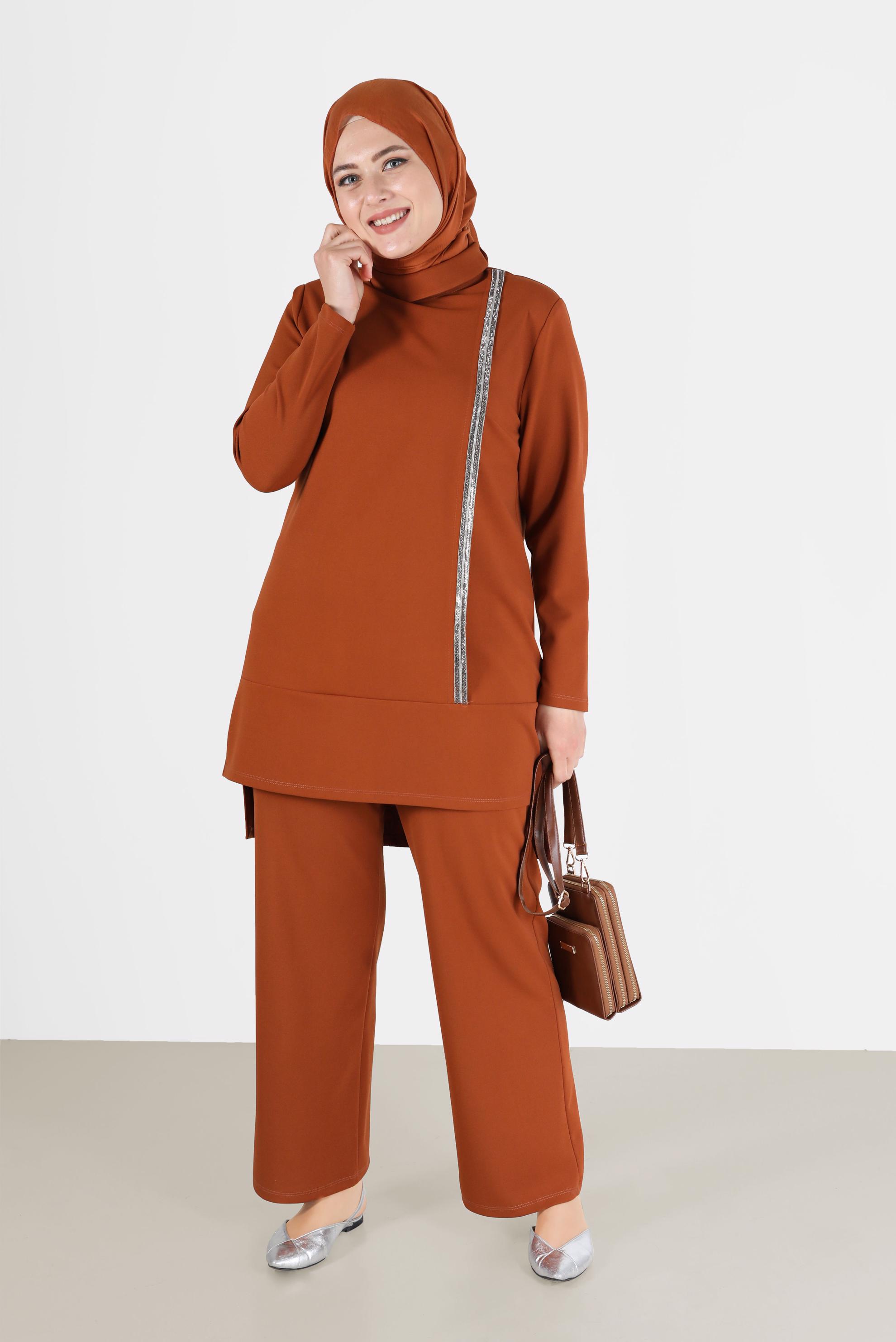 Vêtements hijab BRUN COSTUME PANTALON 2 PIÈCES À COL BAGUE À RAYURES BRILLANTES 20184