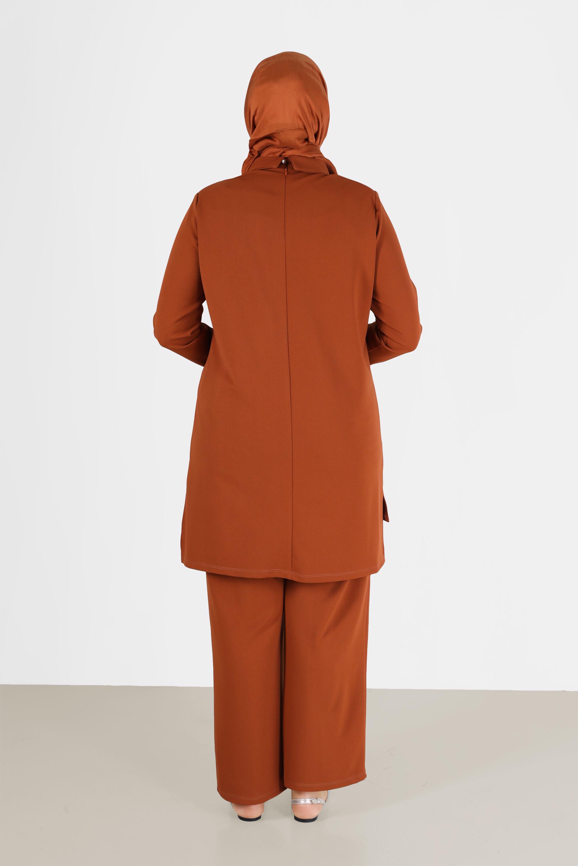 Vêtements hijab BRUN COSTUME PANTALON 2 PIÈCES À COL BAGUE À RAYURES BRILLANTES 20184