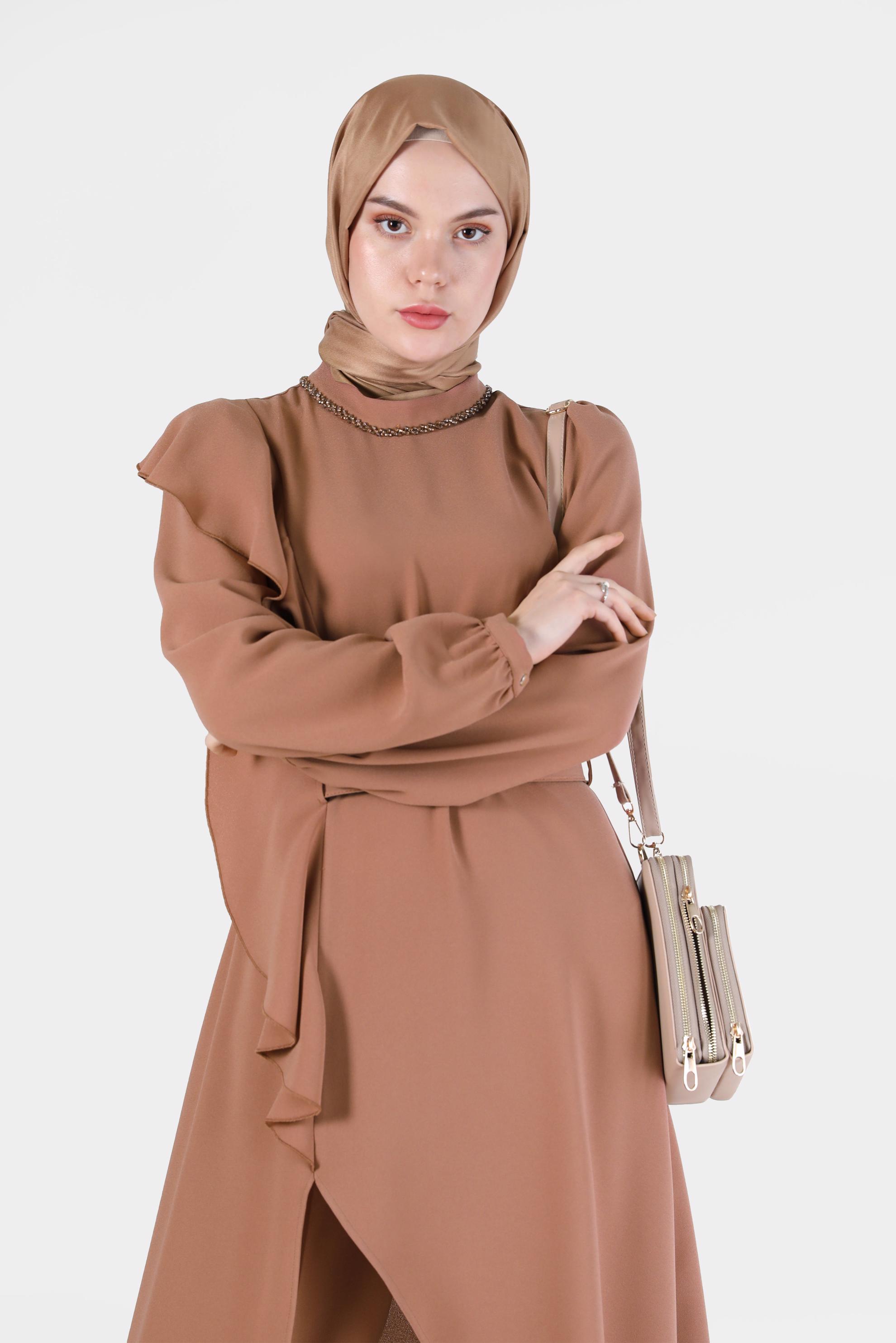 Vêtements hijab BRUN COSTUME PANTALON 2 PIÈCES EN CRÊPE À VOLANTS AVEC CEINTURE 30202