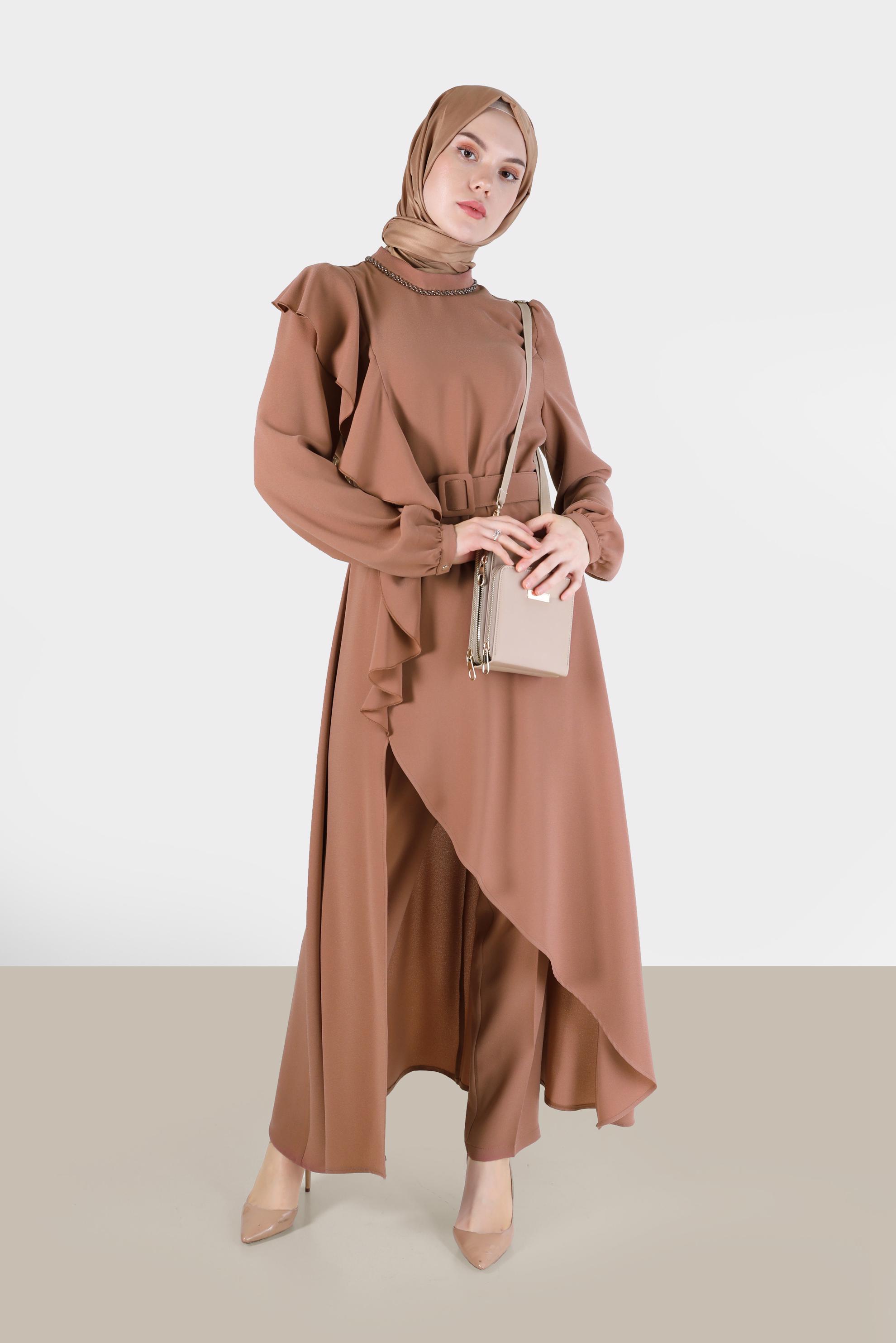 Vêtements hijab BRUN COSTUME PANTALON 2 PIÈCES EN CRÊPE À VOLANTS AVEC CEINTURE 30202