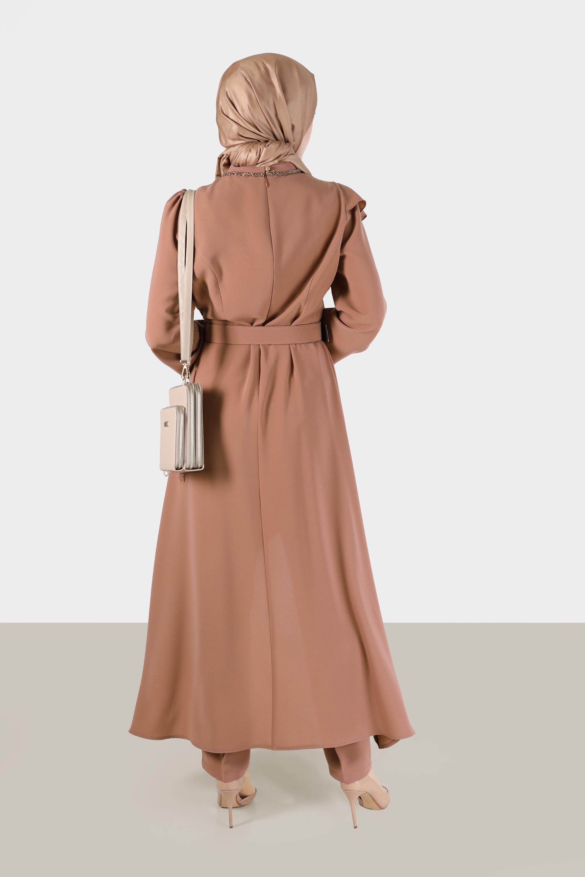 Vêtements hijab BRUN COSTUME PANTALON 2 PIÈCES EN CRÊPE À VOLANTS AVEC CEINTURE 30202